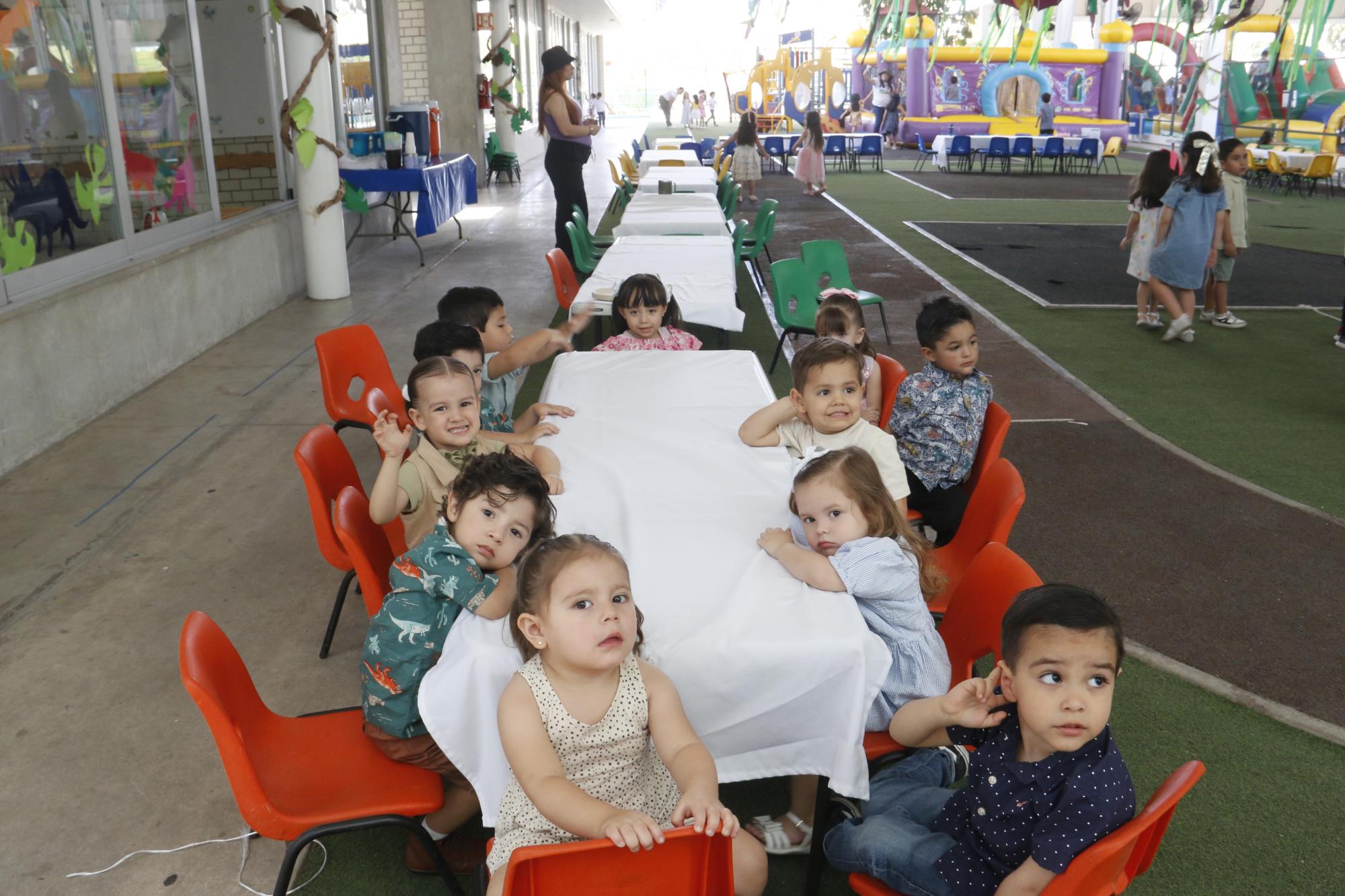 $!Los pequeños de maternal en la celebración.