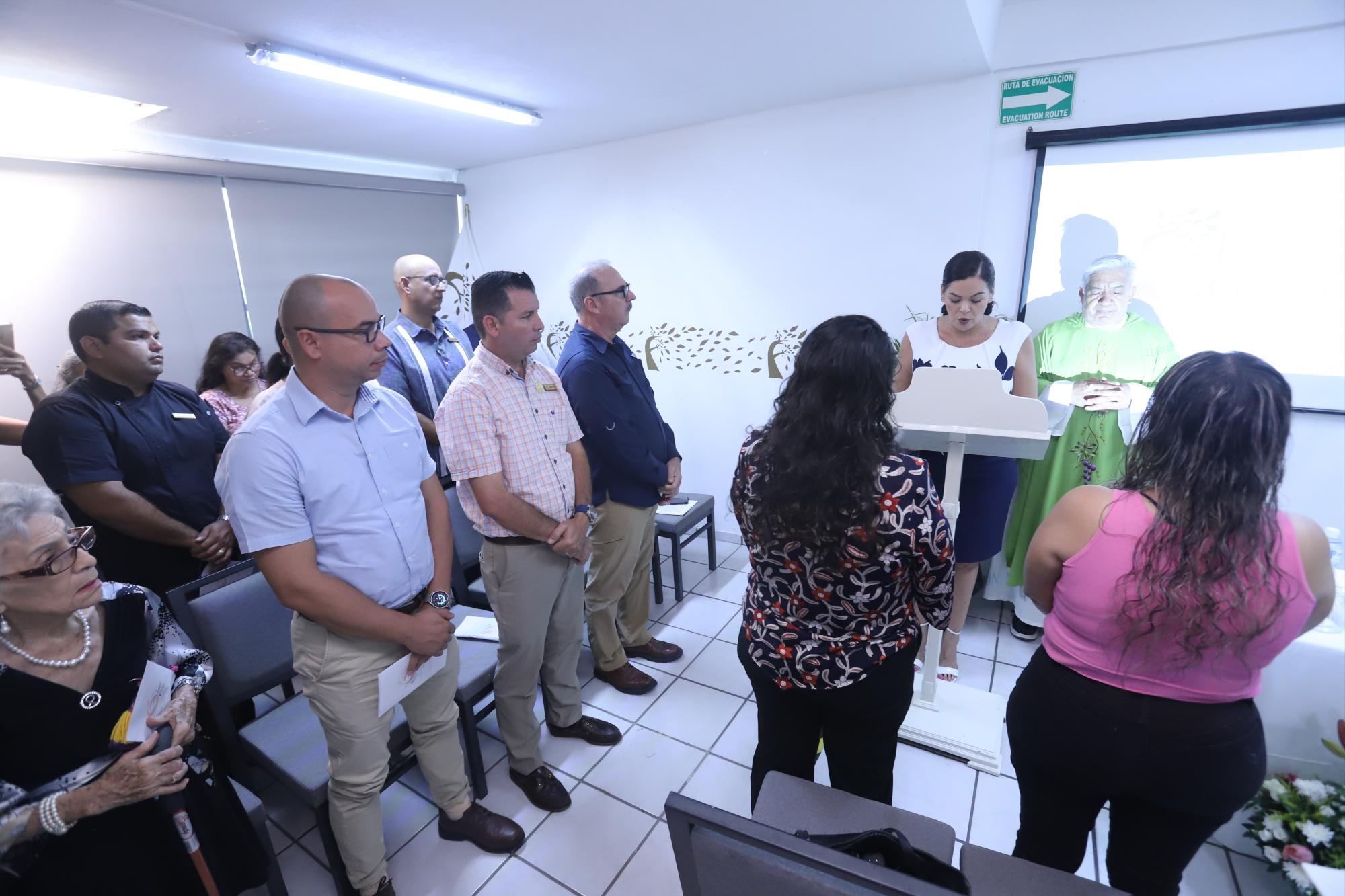 $!Connie Velarde, coordinadora de Fundación Letty Coppel, realizó las peticiones en la misa.