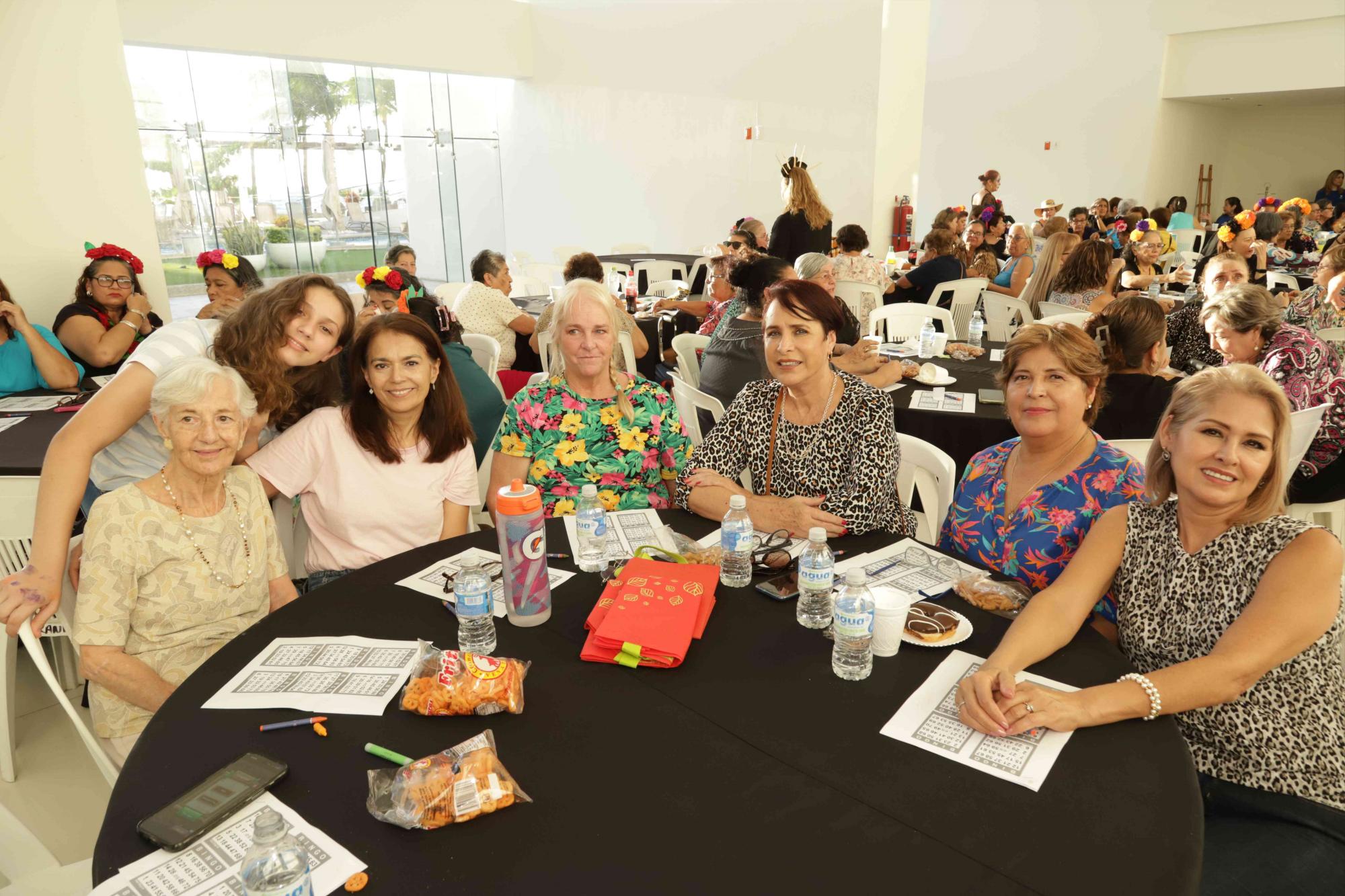 $!Andrea Arreola, Aurora Madero, Marcela Gama, Peggy Bryant, Norma Jiménez, Julia Cortés y Rossy Alapizco.