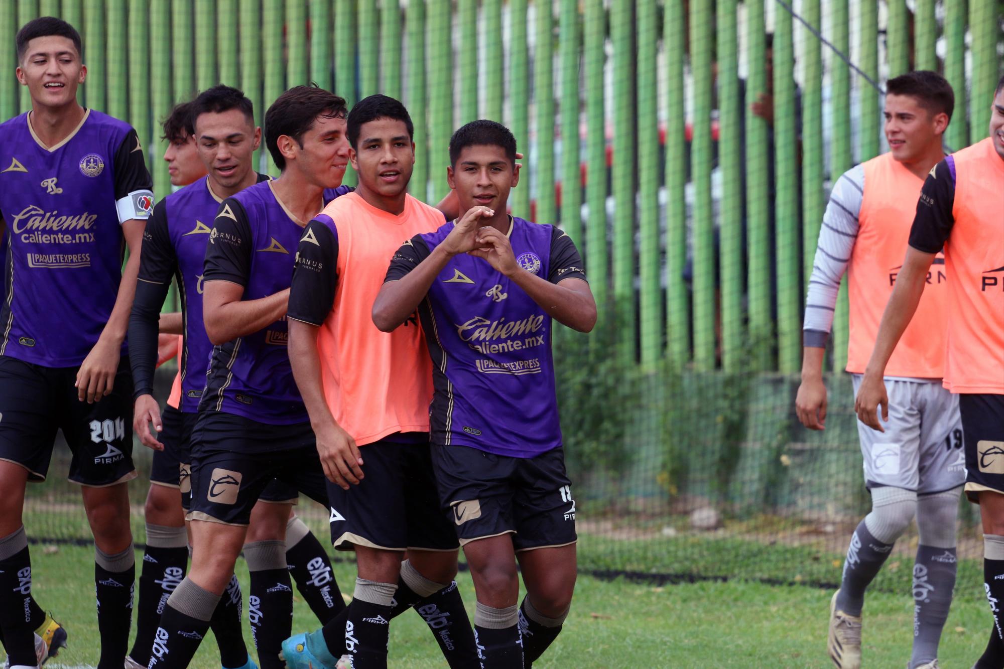 $!Cañoneros dominan a las Chivitas en el puerto