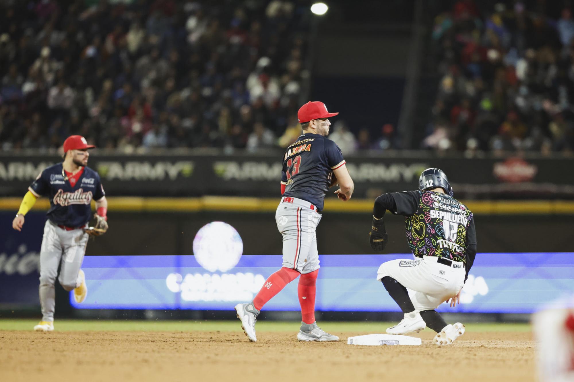 $!Águilas de Mexicali gana y obliga un definitivo séptimo encuentro en Guasave