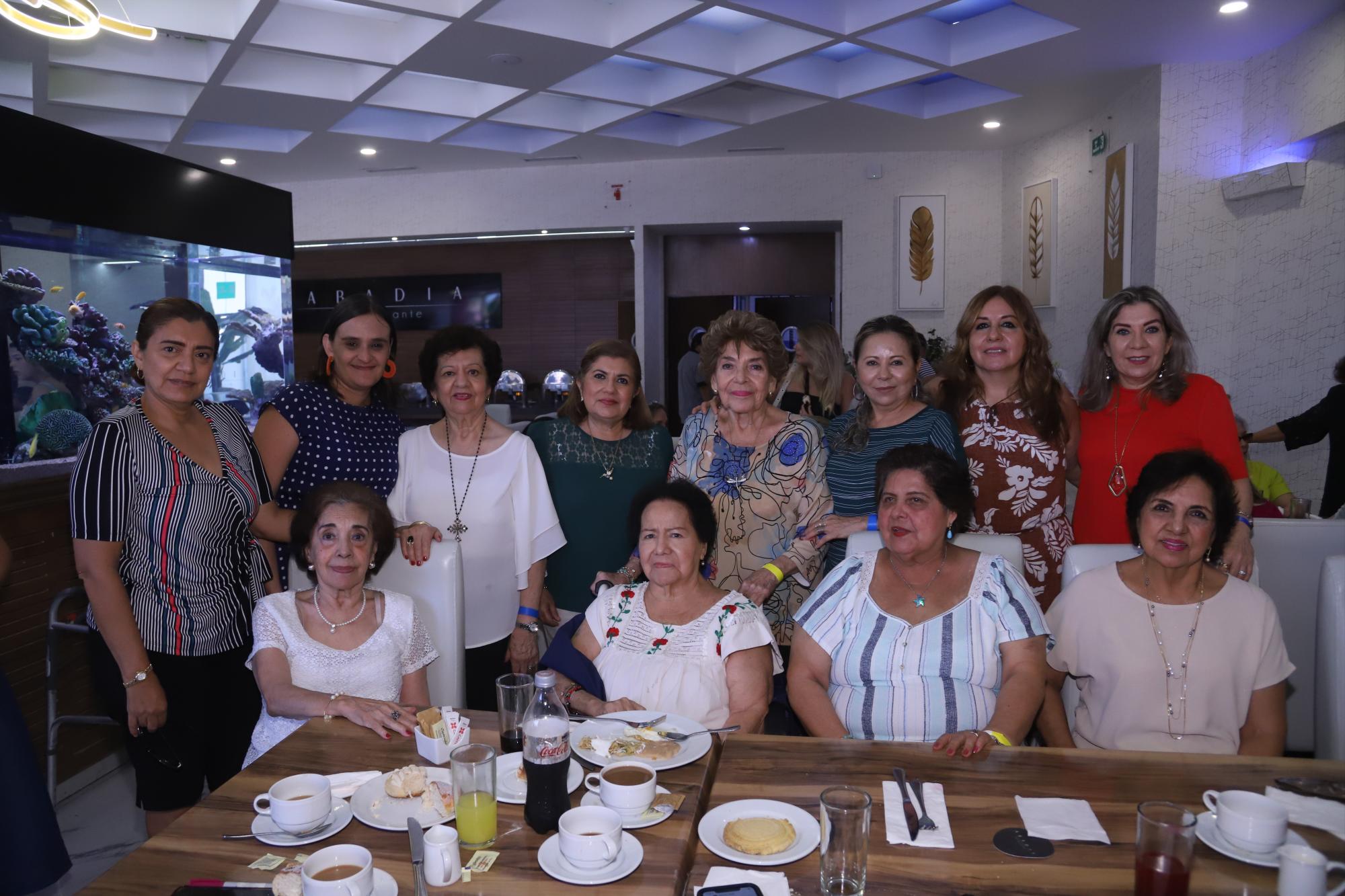 $!Familiares y amigas acompañaron a Judith ese día tan especial.