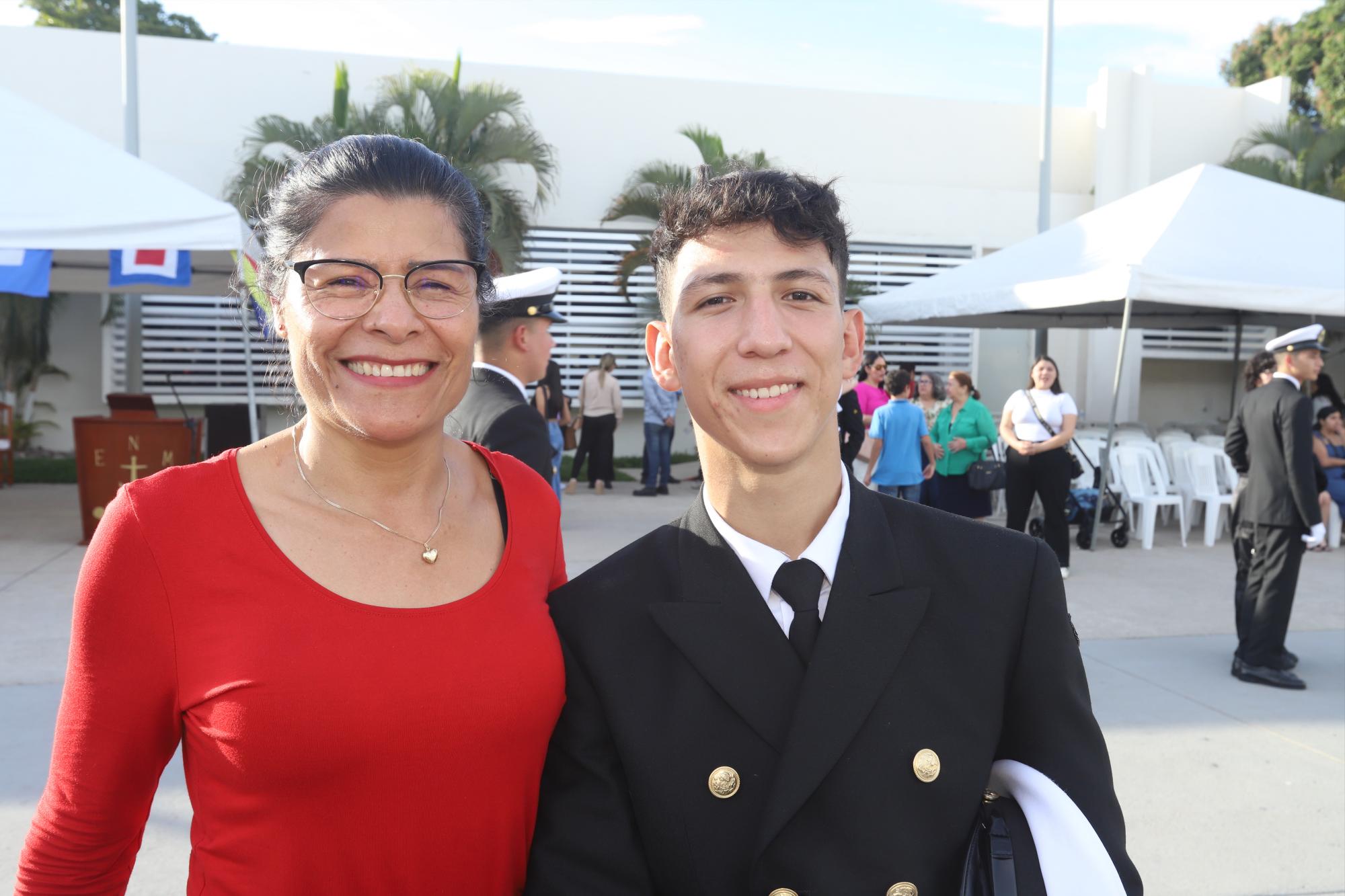 $!Margarita Nava con su sobrino Aitor Nava.