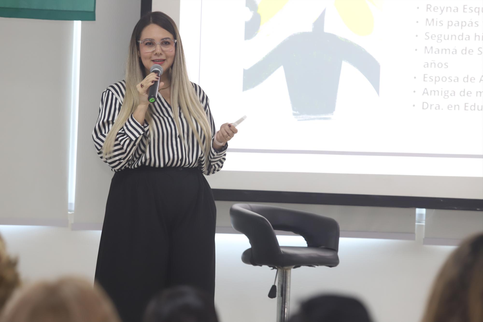 $!La Doctora en Educación, Reyna Esquer Herrera, impartió el Taller “Ecpatía, una ruta de la inteligencia emocional”, a los animadoras de ANSPAC Mazatlán.