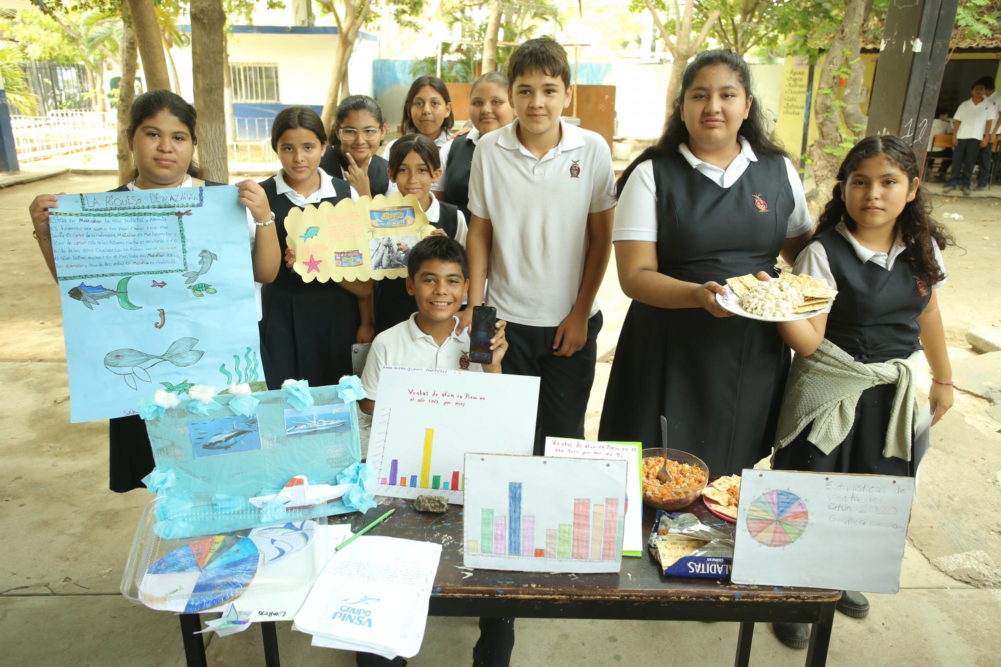 $!Los chicos del Segundo A presentaron un ceviche de atún.