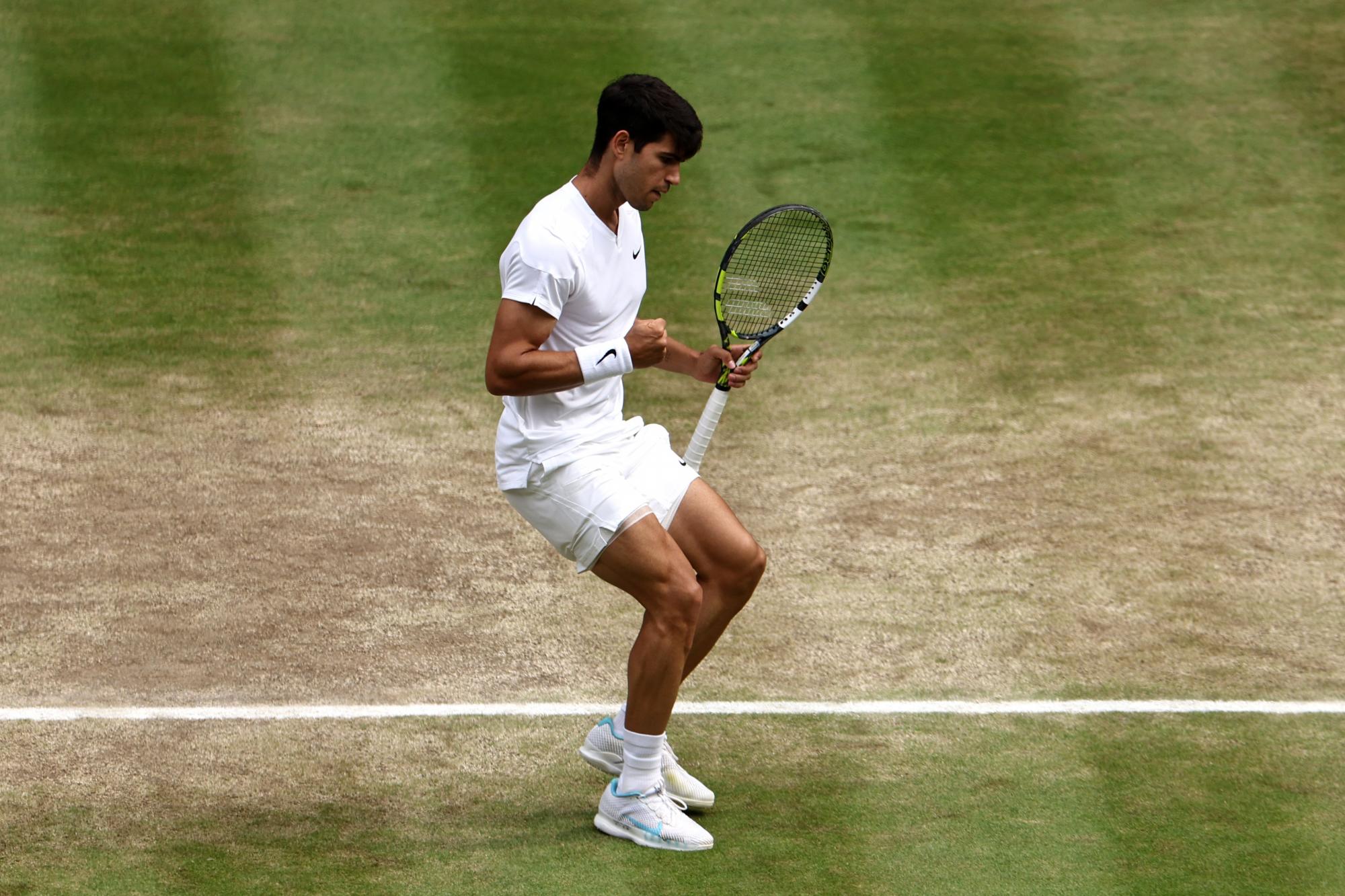 $!Alcaraz fulmina a Djokovic y se corona con su segundo título en Wimbledon