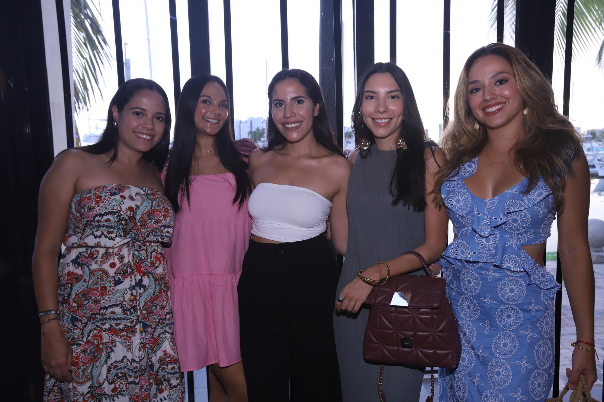 $!Melisa Inzunza, Carolina Patrón, Teresa Zambrana, Hazel Ontiveros y Chantal Loya.