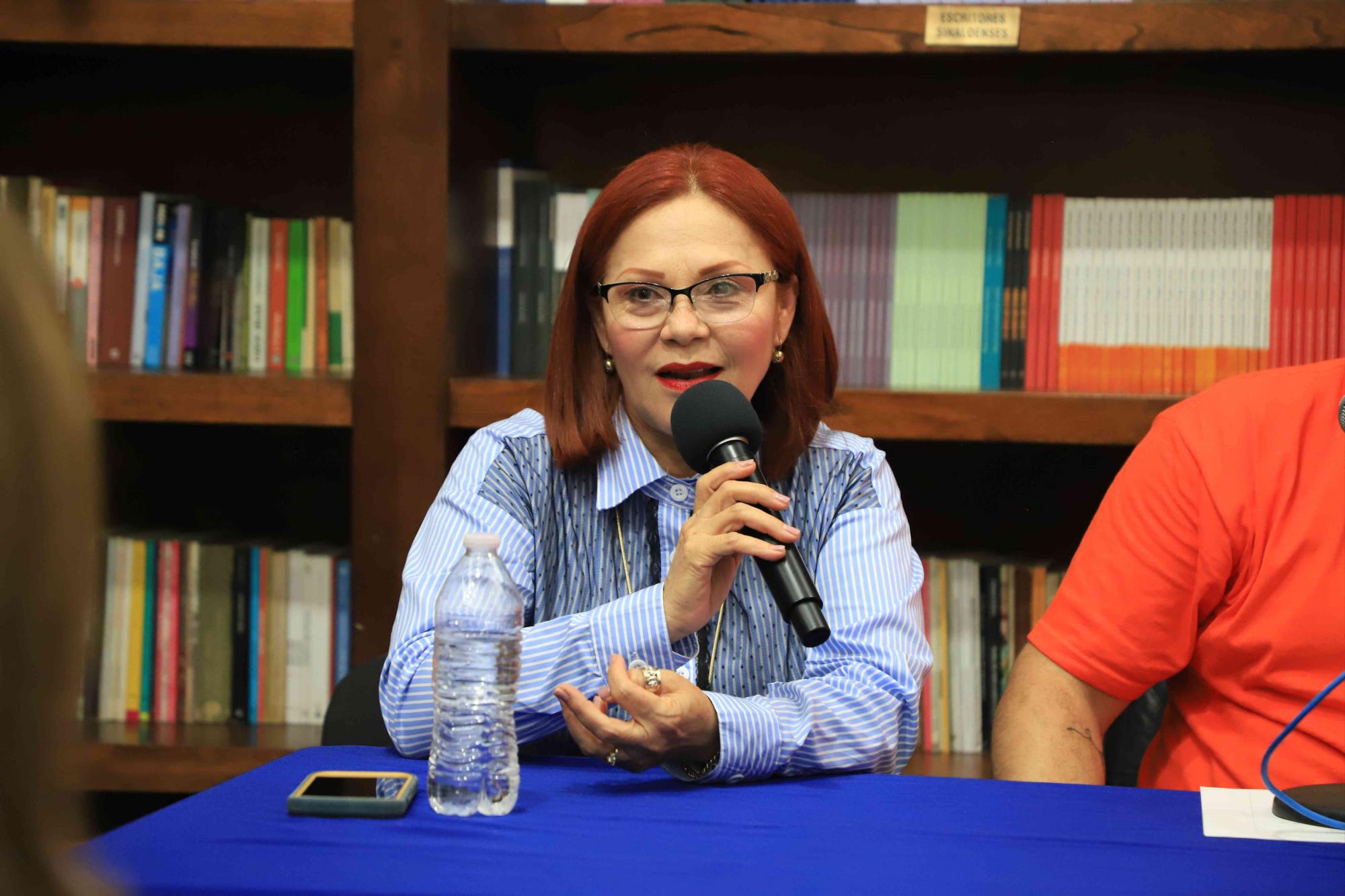 $!La pintora Dory Perdomo contó la historia que la llevó a salir de su natal Colombia, para experimentar en Estados Unidos y México, así como de su matrimonio.