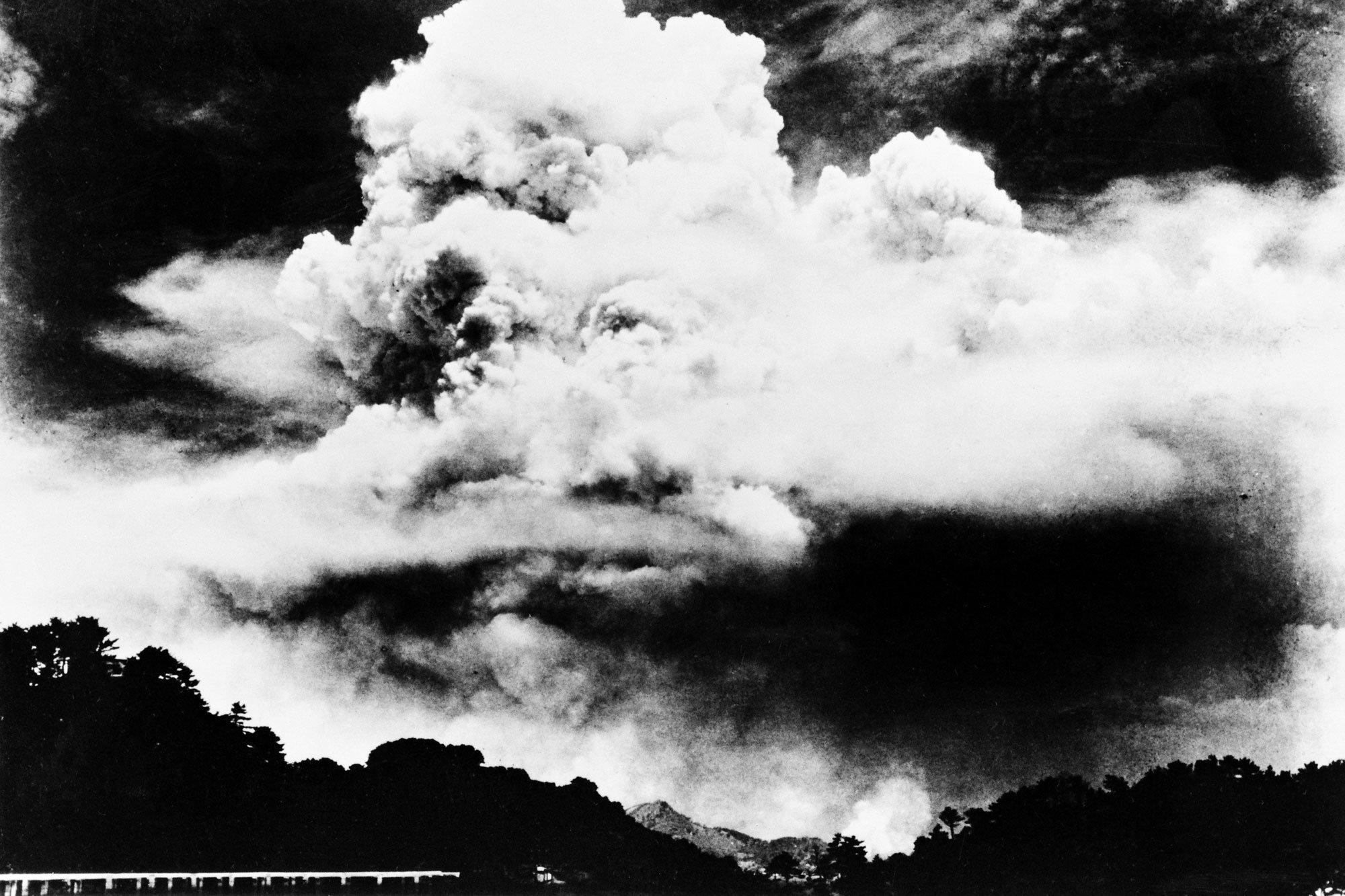 $!Atomic cloud spreading over Nagasaki as seen from about 3 kilometers south of the hypocenter about noon on 9 August 1945.