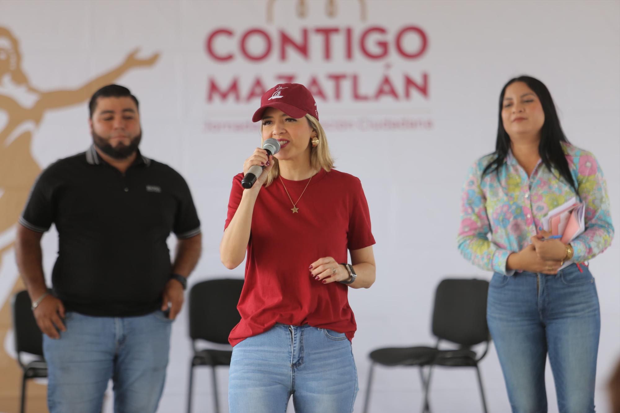 $!Llevan el programa ‘Contigo Mazatlán’ a Mármol y le llueven peticiones al Gobierno municipal