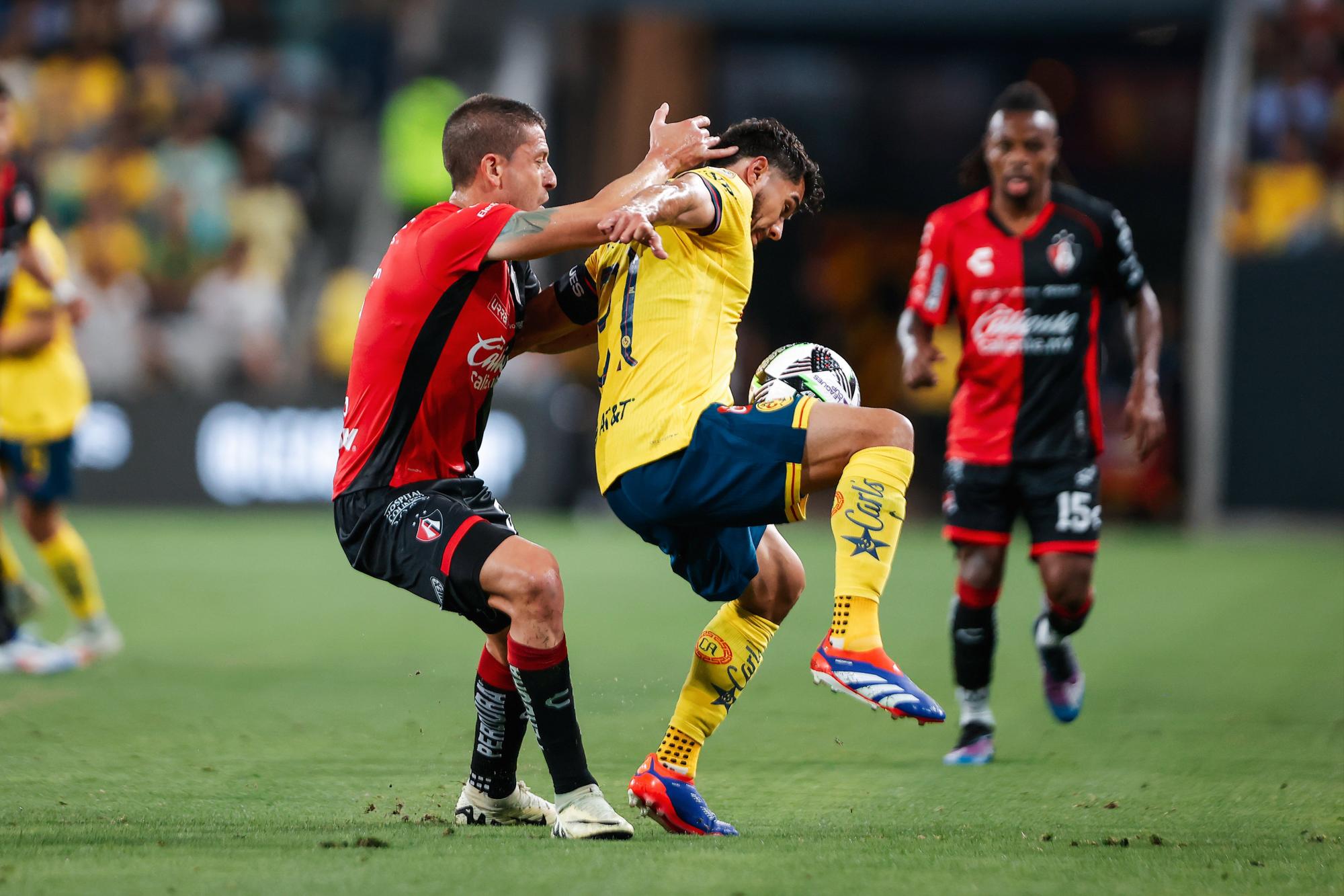 $!Con golazo de Henry Martín, América sella victoria ante Atlas