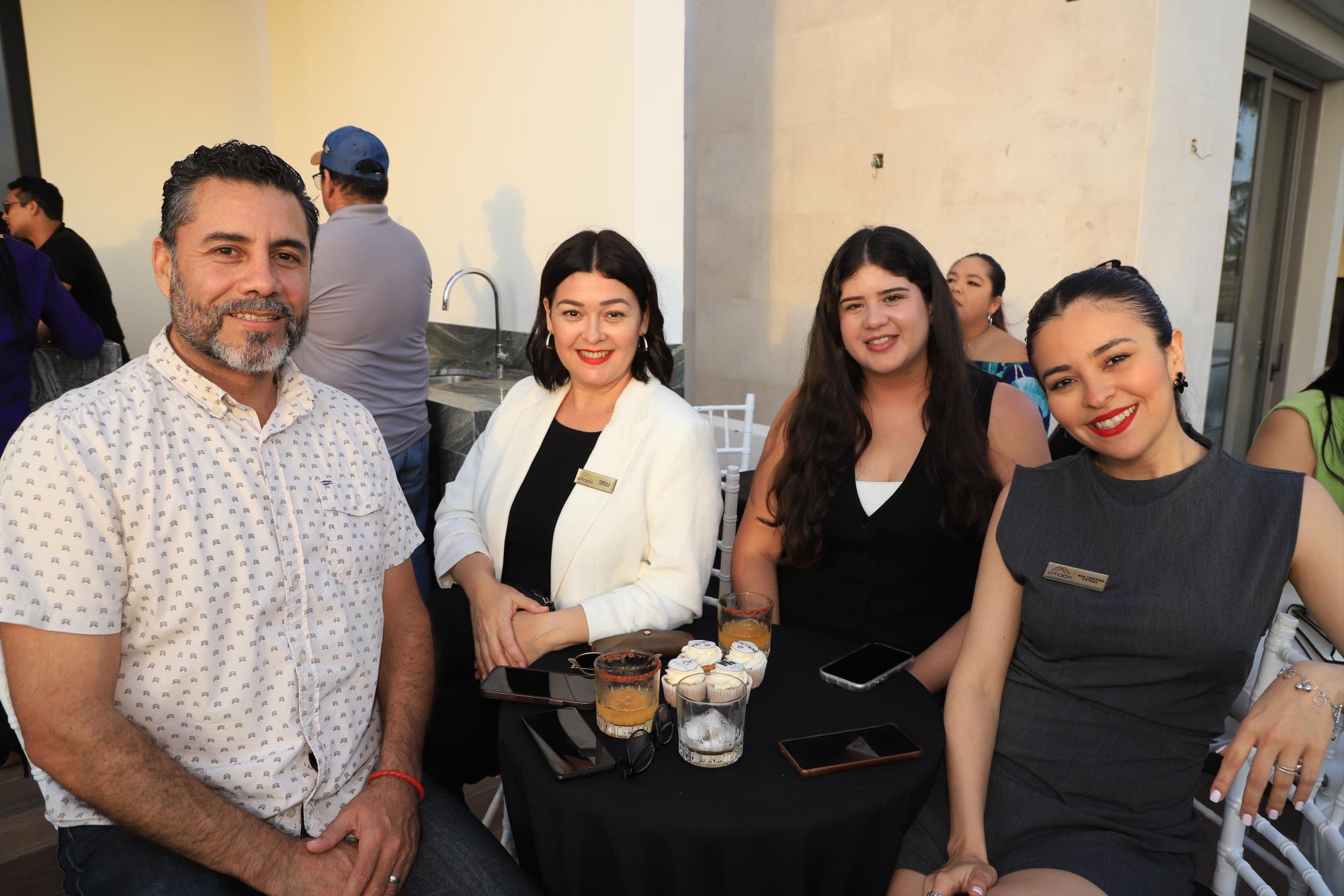 $!Enrique Gallardo, Fabiola, Marilyn y Ana Cristina Ortega.