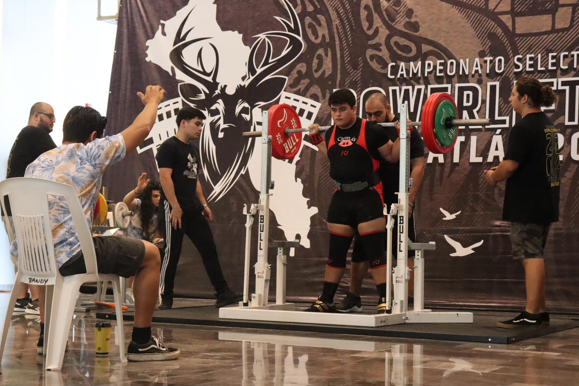 $!Muestra Maytia Millán poderío en el Torneo Estatal de Powerlifting Mazatlán 2024