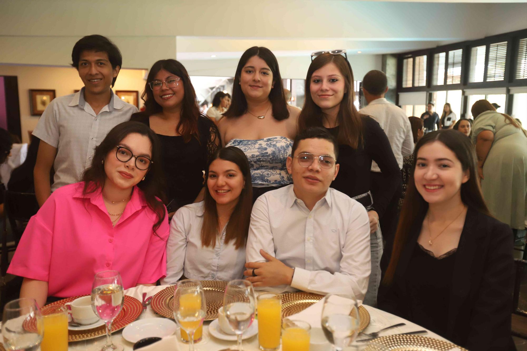 $!Leonardo García, Alma Flores, Fernanda de la Cruz, Tania Mascareño, Elidia Elguezábal, Emily Valle, Christian Bejarano y Daniela Rojas.