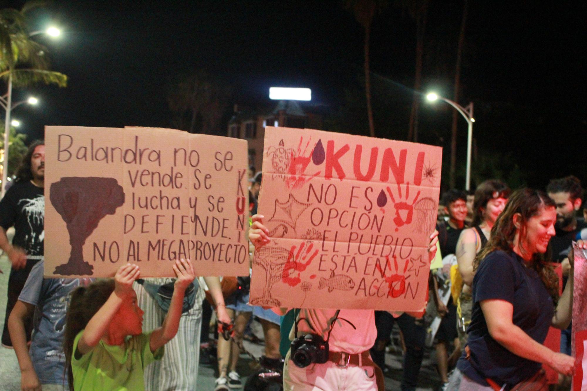 $!Manifestación en el malecón de La Paz el día 8 de septiembre.