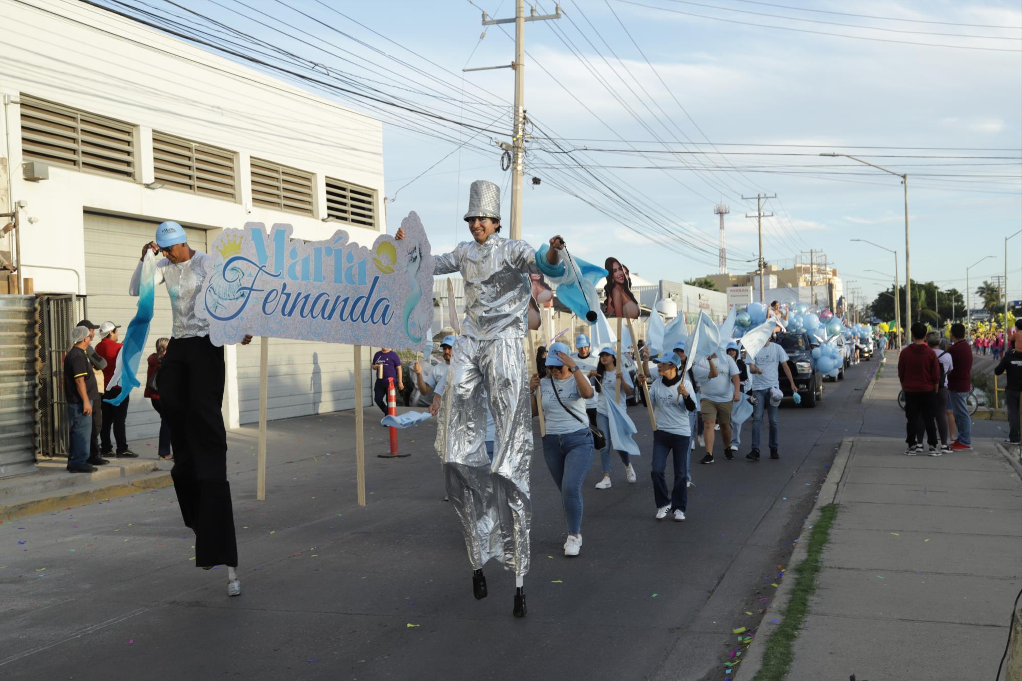 $!Bandas sinaloenses, comparsas, zanqueros, tricicarros, agrupaciones norteñas, Djs, malabaristas, los candidatos a los reinados de la máxima fiesta integraron la caravana.