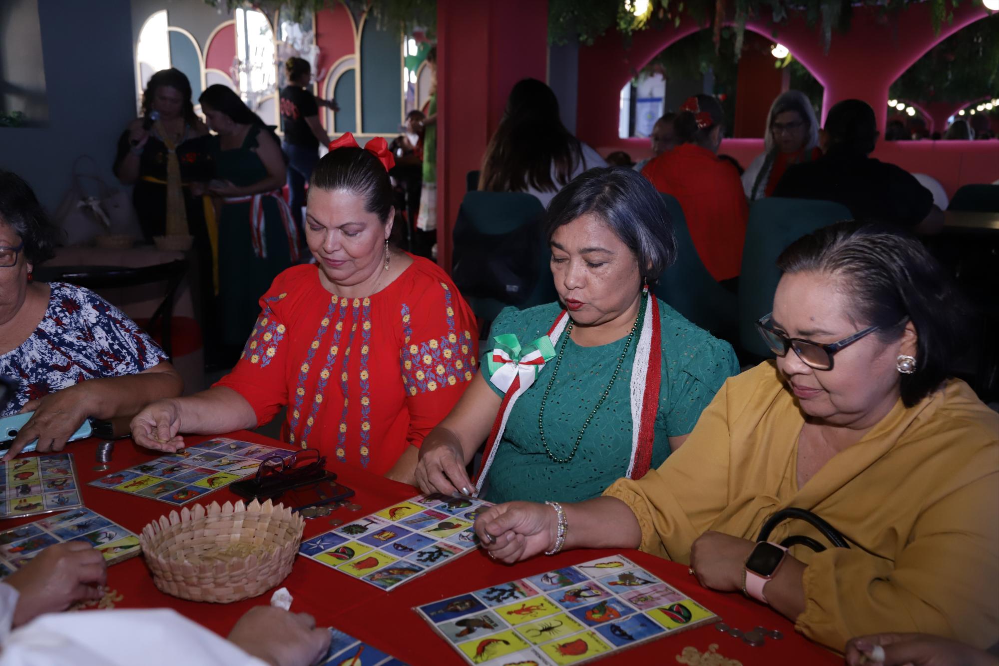 $!Una tarde muy divertida pasaron las integrantes de ANSPAC Mazatlán quienes celebraron la Revolución Mexicana con una convivencia.