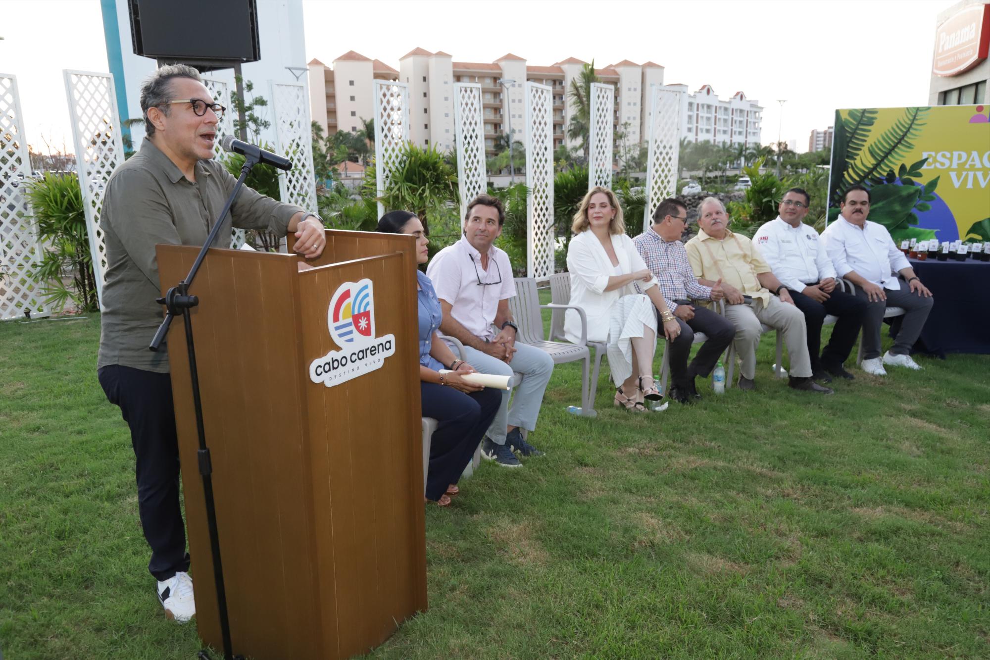 $!Luis Osuna Vidaurri realizó la presentación de Cabo Carena, Destino Vivo.