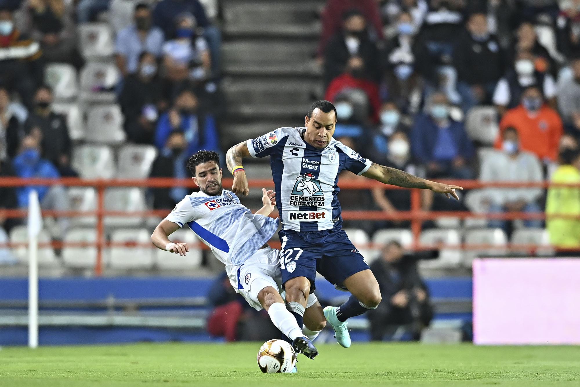 $!Pachuca y Cruz Azul no se hacen daño y empatan 0-0 en la ida de las semis