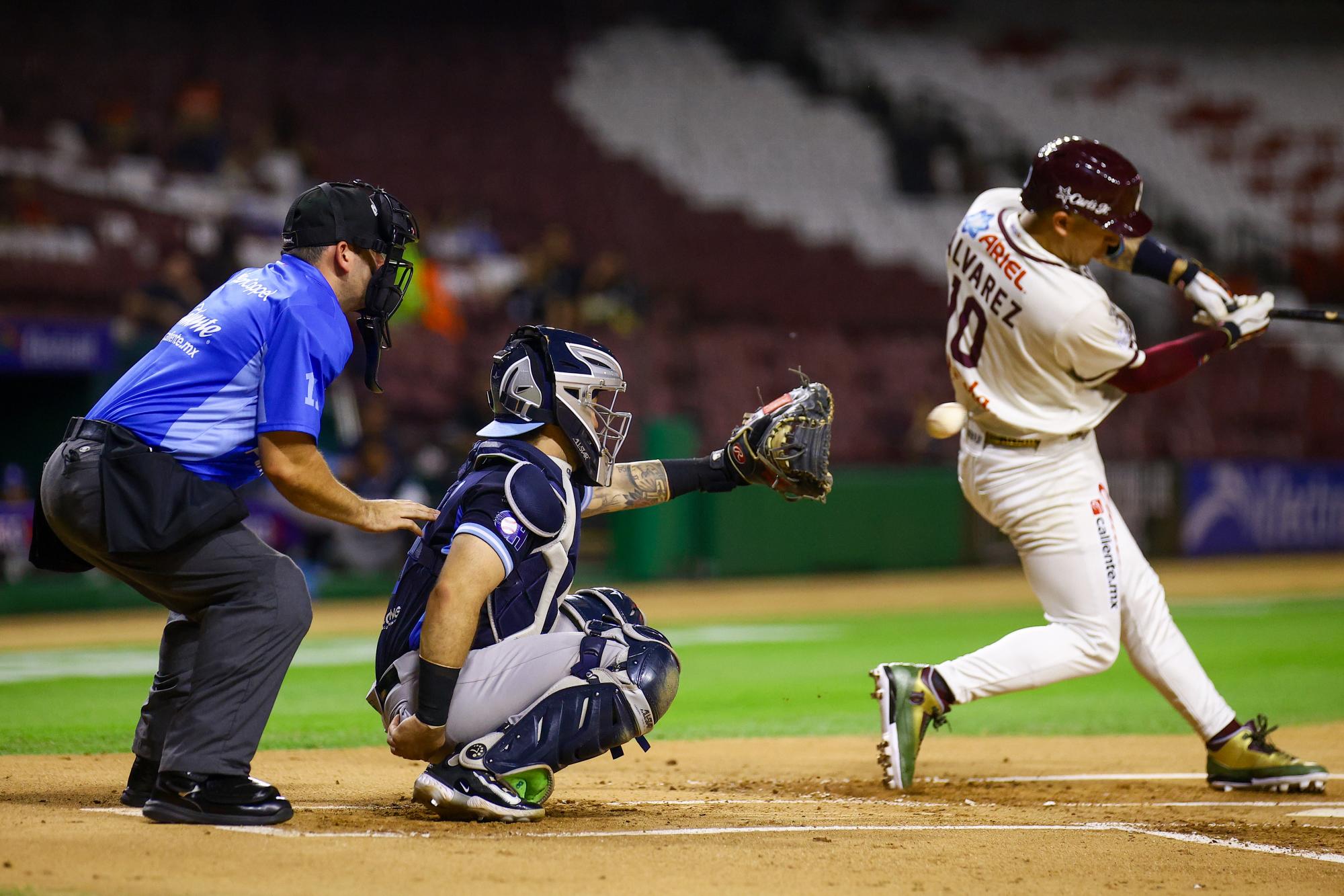 $!Grand slam de Joey Meneses mantiene a Tomateros en la cima de la LMP