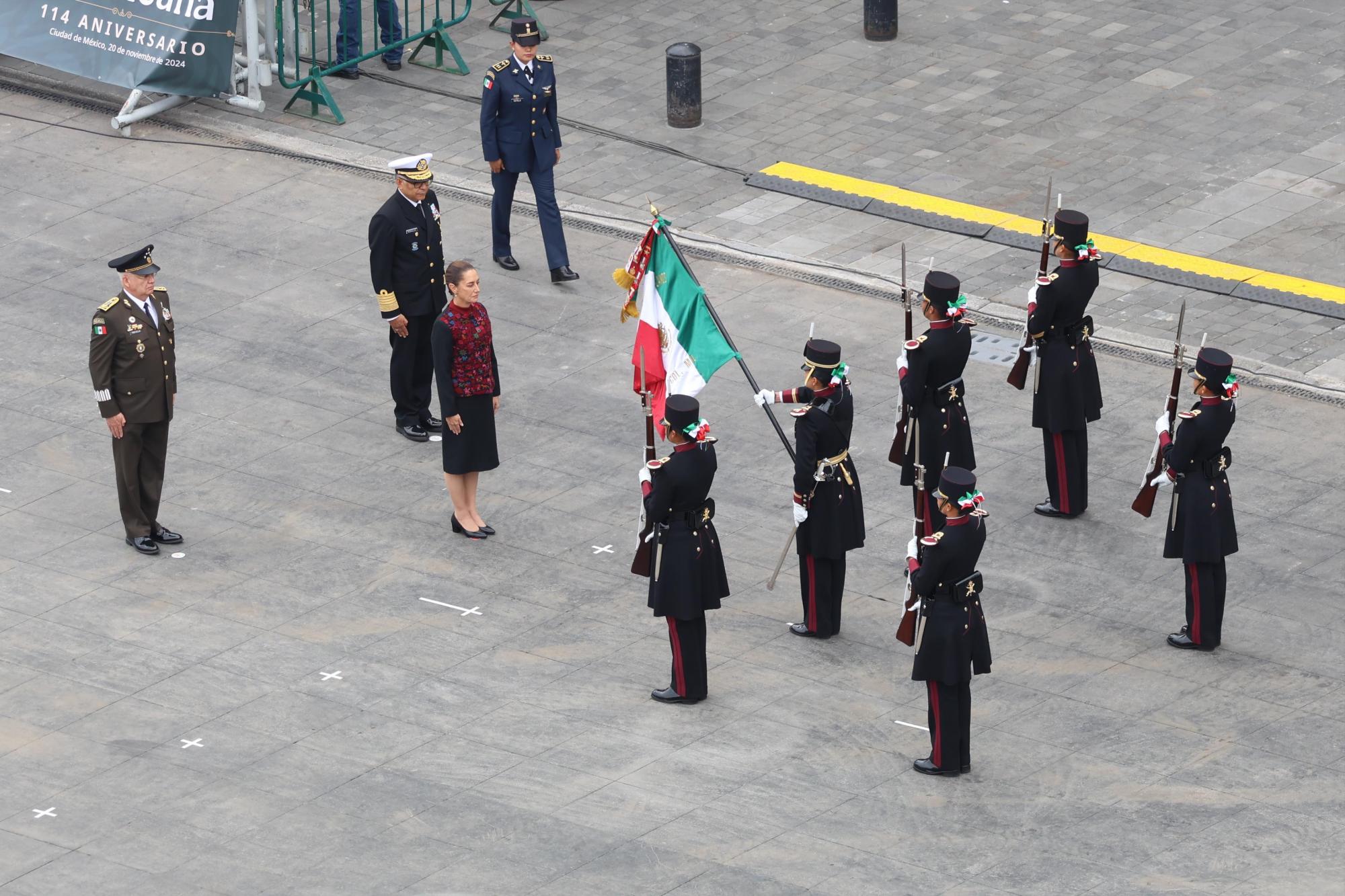 $!Sheinbaum encabeza su primer desfile como Comandanta Suprema de las Fuerzas Armadas