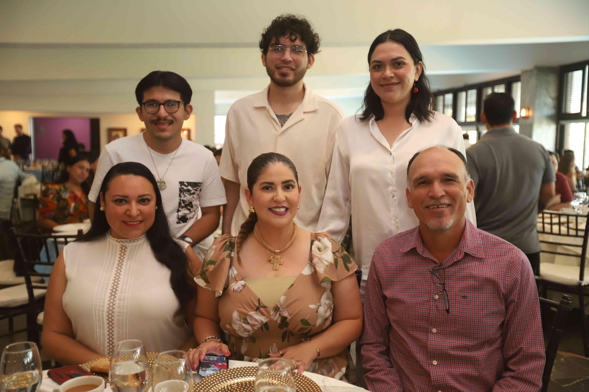 $!Charly Alberto Sánchez, Olaf Beltrán, Cecilia Pérez, Enif Vallejos, Mónica Gaxiola y Atilano Beltrán.