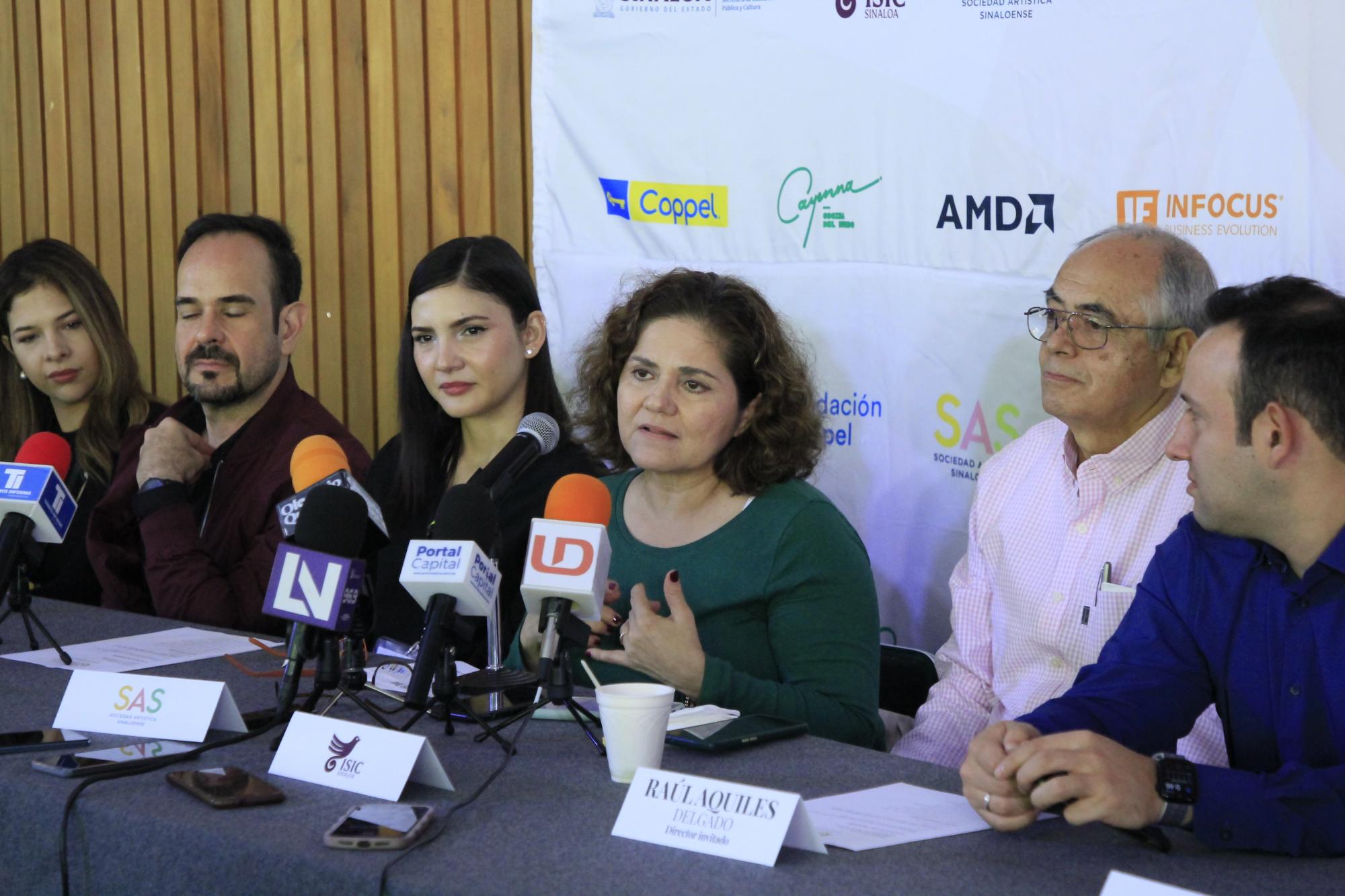 $!Lenor Quijada, directora de la Sociedad Artística Sinaloense, y Rodolfo Díaz Fonseca, director de Difusión del Isic, encabezaron la conferencia.