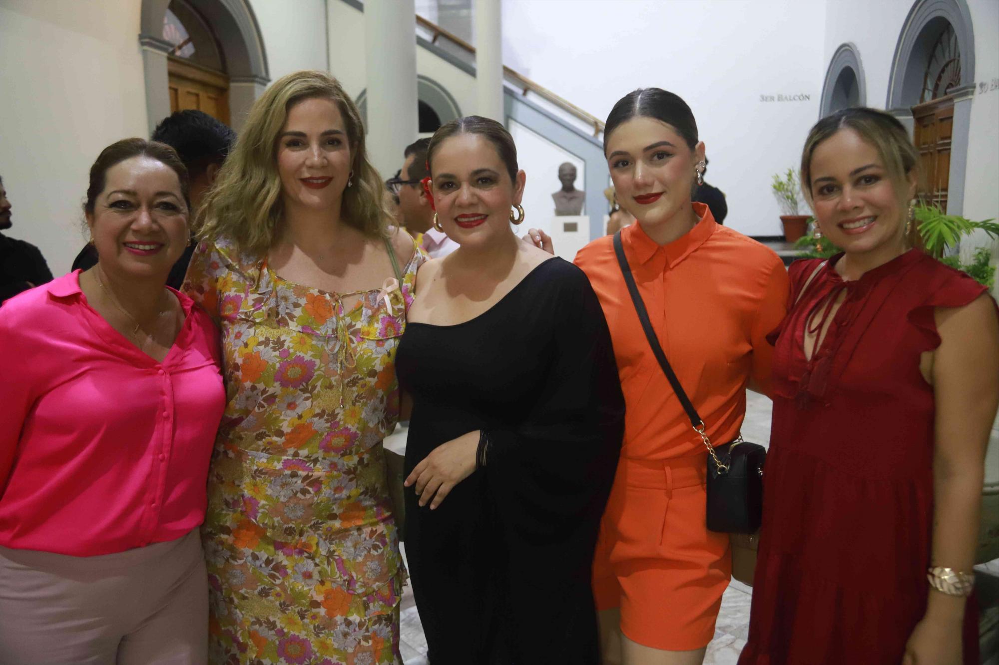 $!Armida Hernández, María Esther Juárez, María Teresa Apodaca, Karen Urquidez y Gina Sánchez..