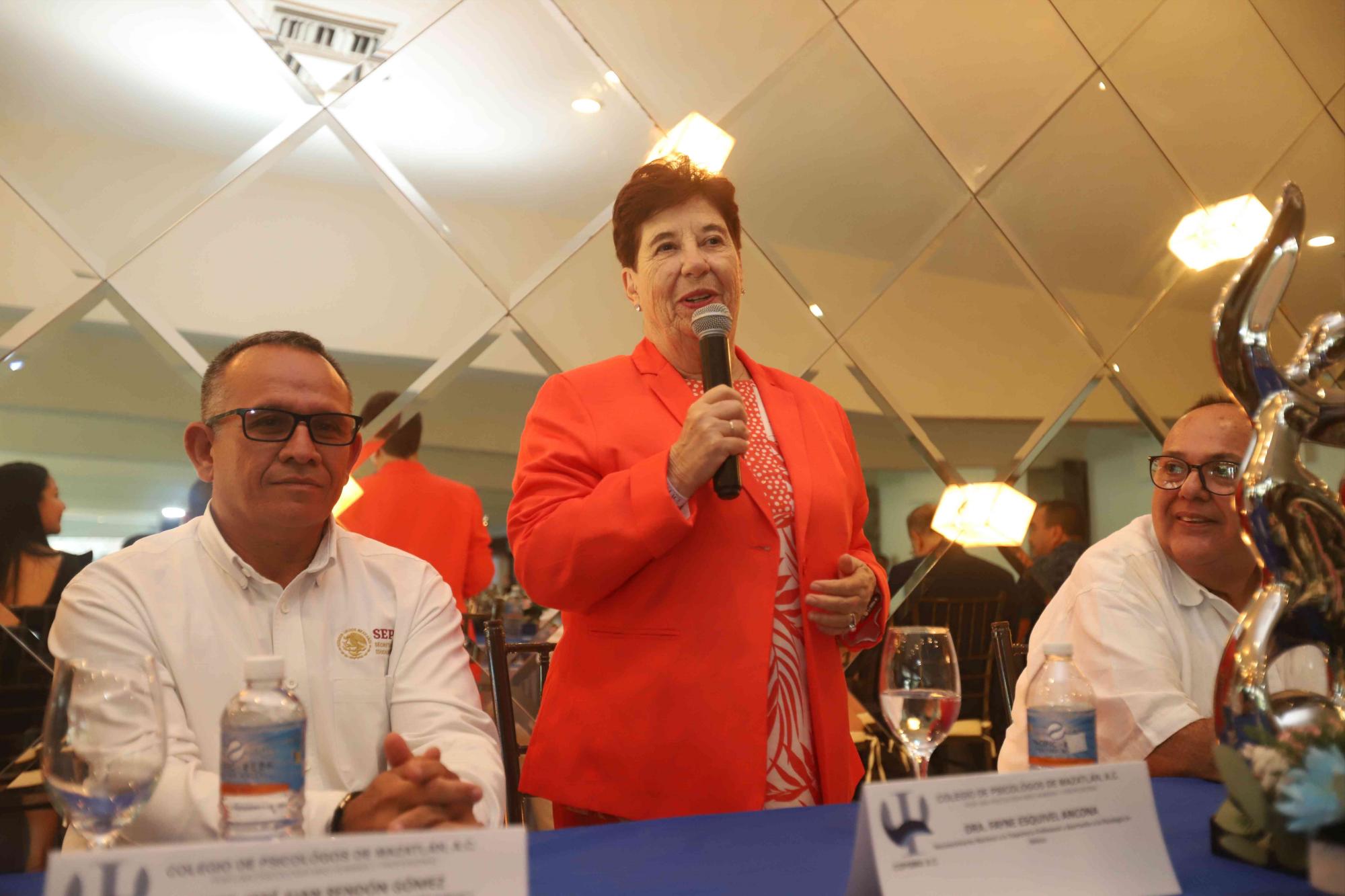 $!La ponencia fue impartida la especialista en la materia y profesora de la UNAM, Fayne Esquivel Ancina.