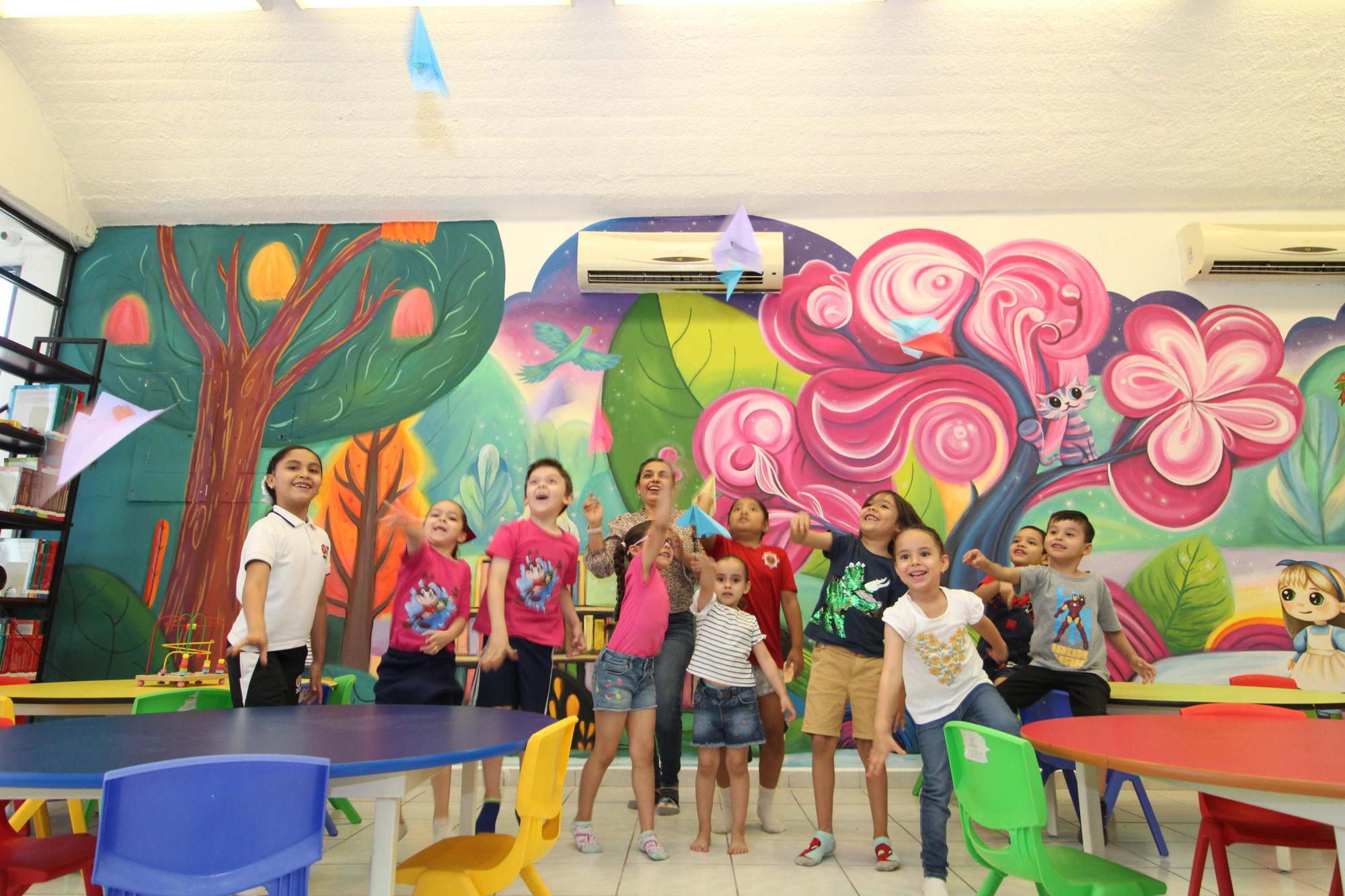 $!Al finalizar cada taller, los niños presentan su trabajo y hacen un juego en el que todos participan.