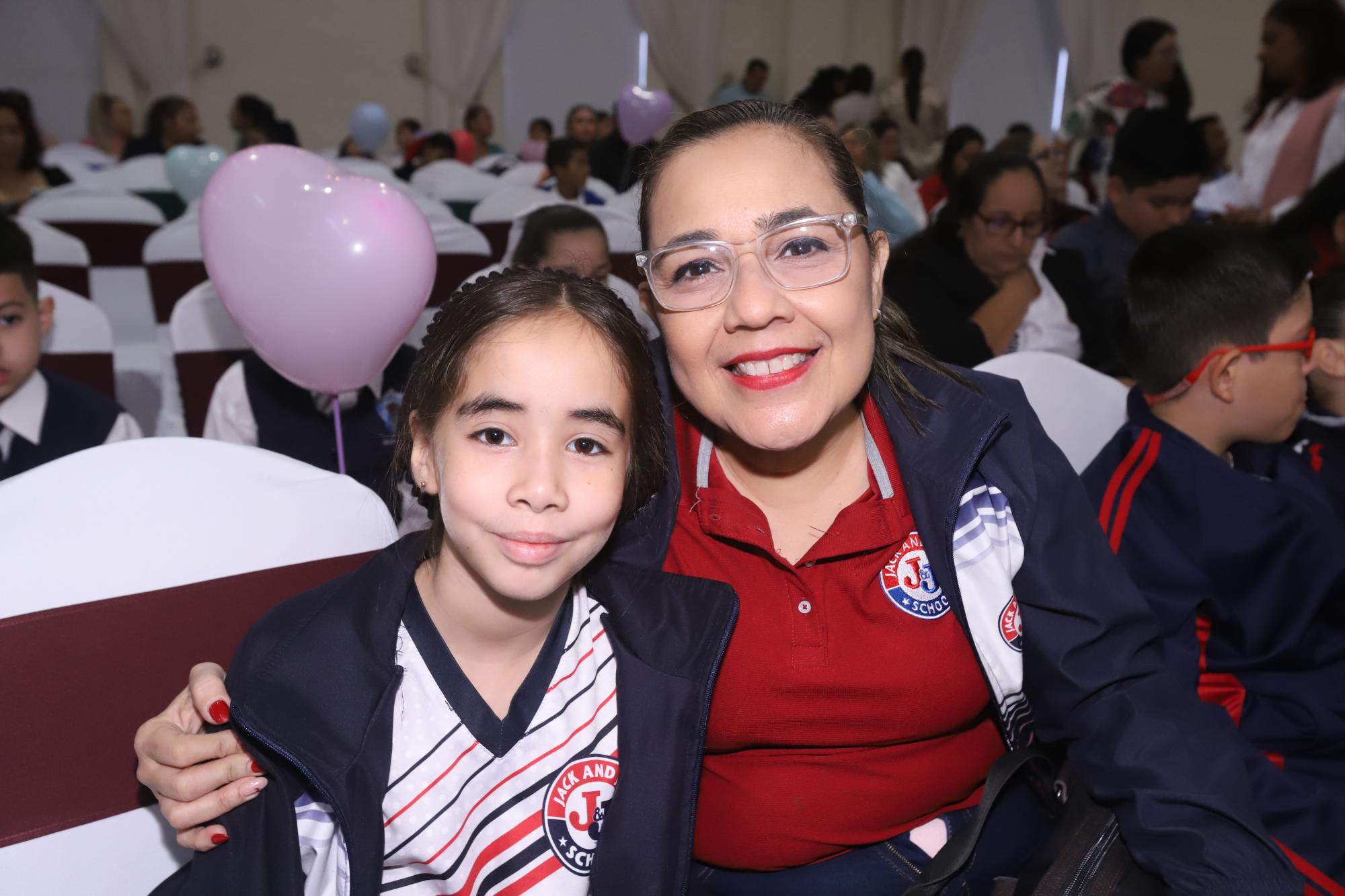 $!Ximena Sofía Gómez y Teresa Ballardo.