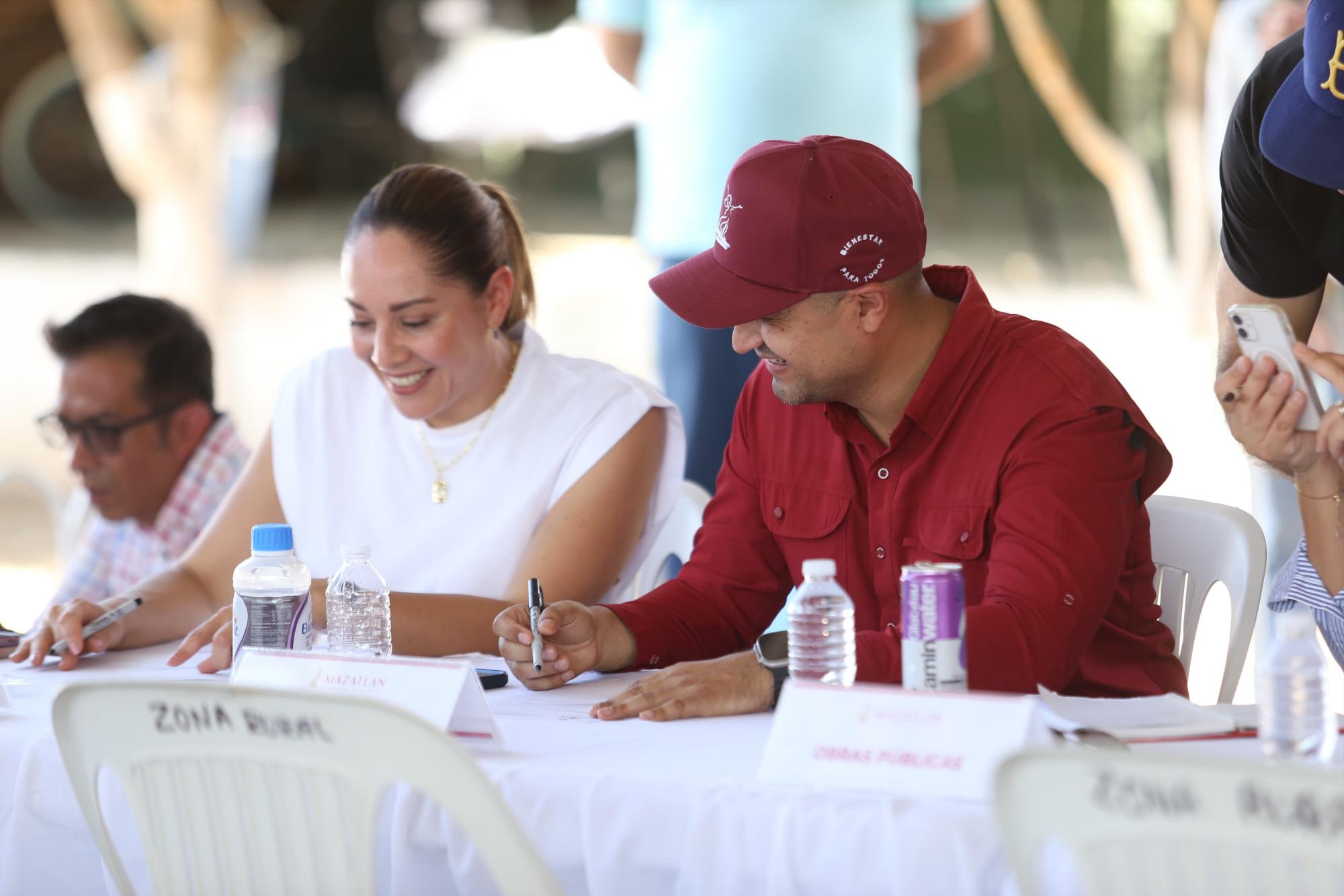 $!Presenta Estrella Palacios el programa Contigo Mazatlán, en Siqueros; ‘Seré una Presidenta de territorio, no de escritorio’, dice