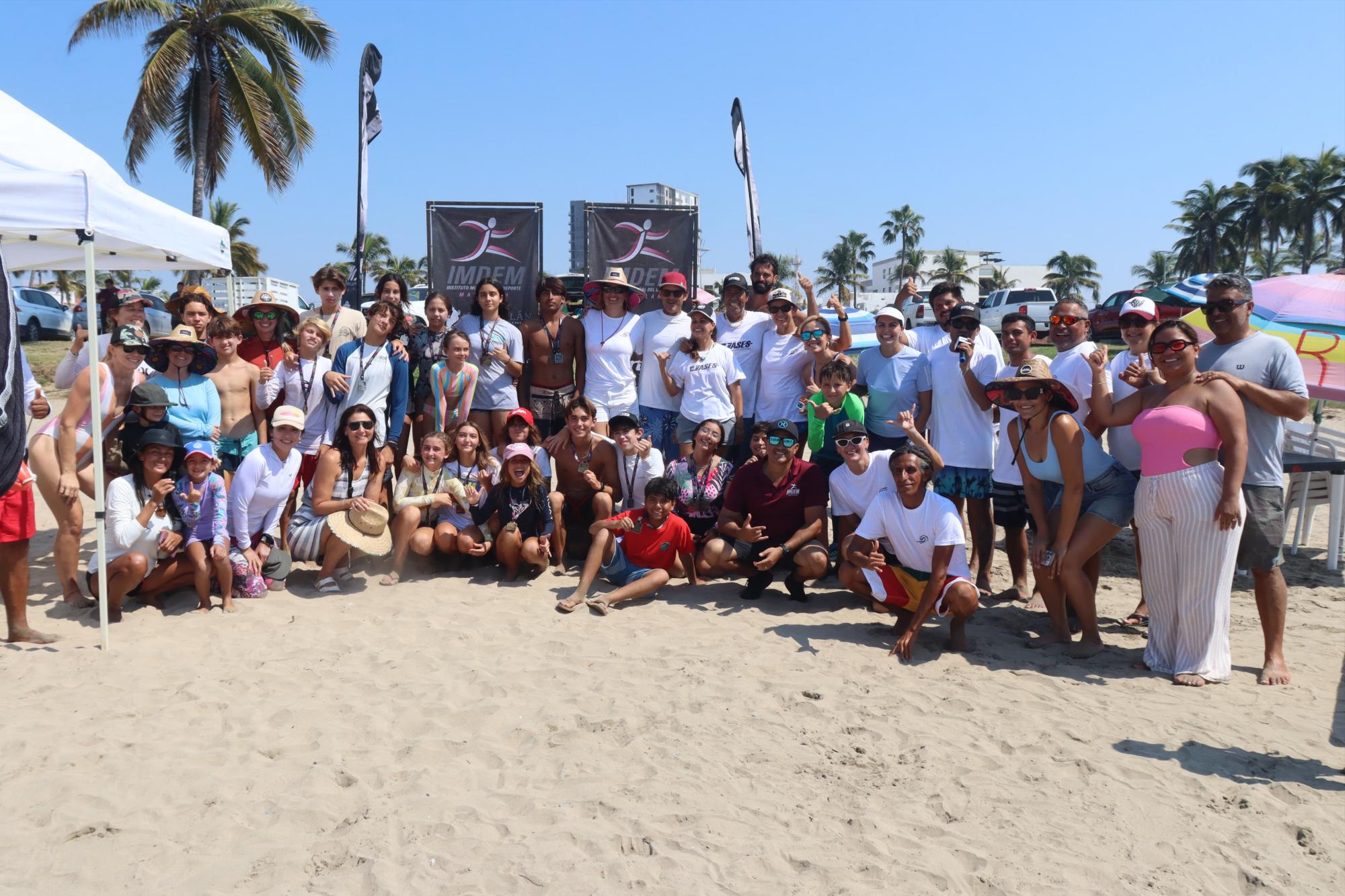 $!Dominan las olas en el Selectivo Municipal de Surfing, en Mazatlán