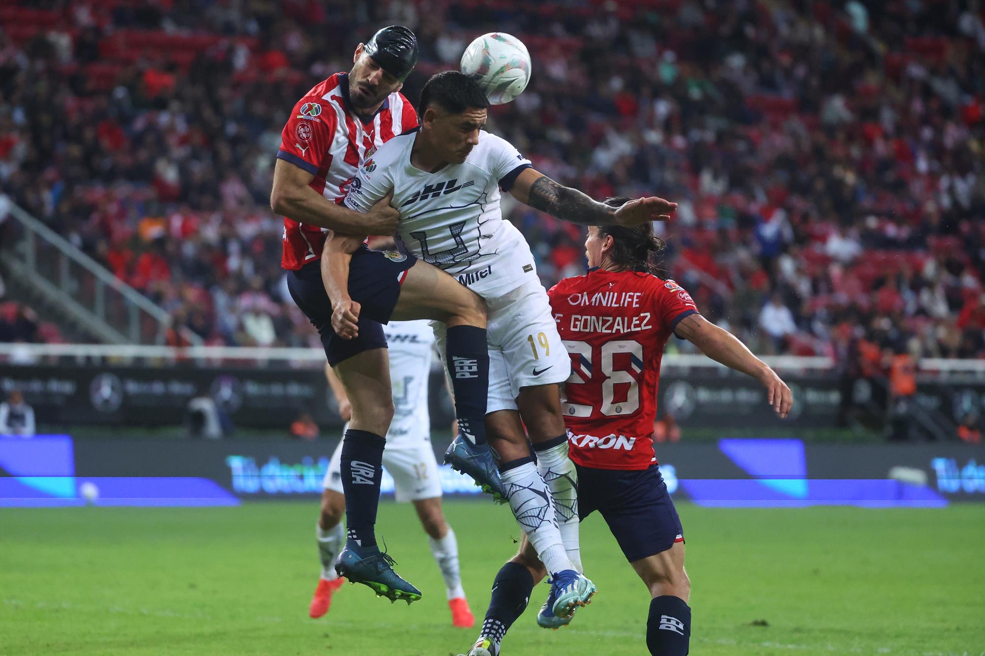 $!Chivas se hace de la ventaja mínima ante Pumas