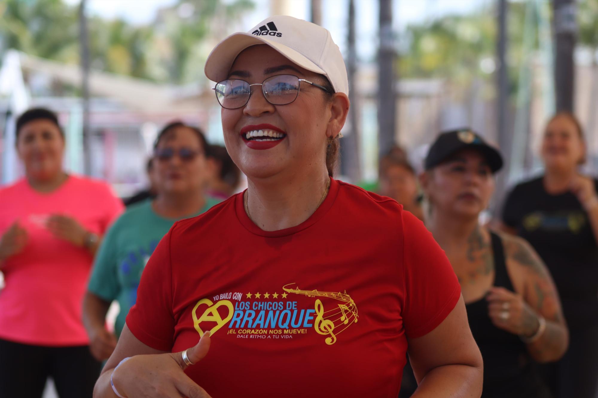 $!Bailan en favor de niños con discapacidad, en Playa Norte