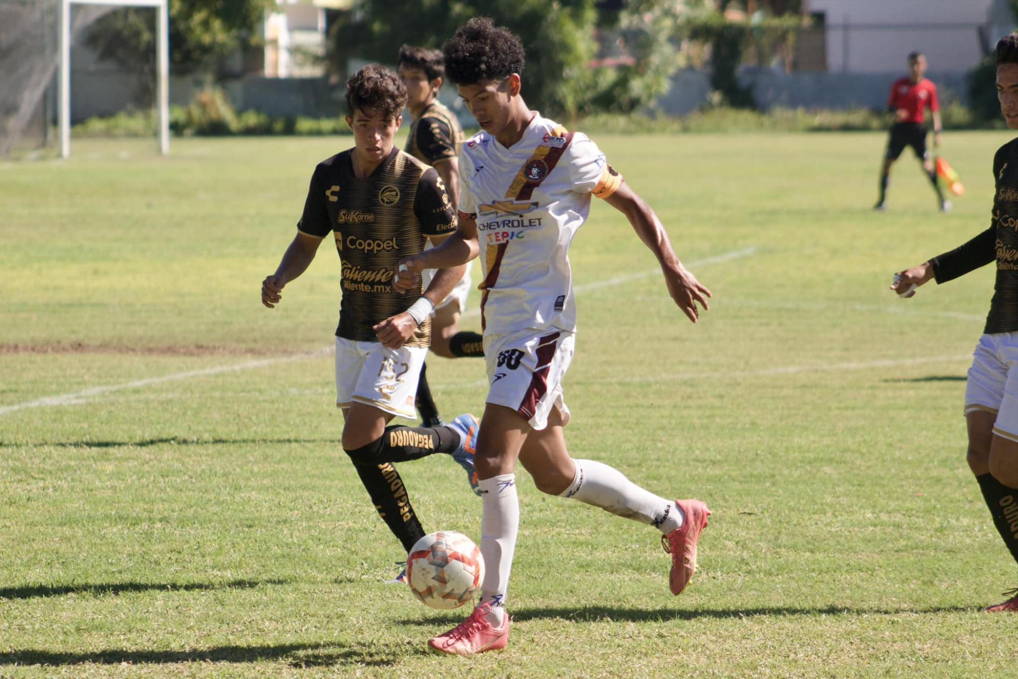 $!Diego ‘El Pintor’ Rivera marca hat-trick en goleada de Dorados en la TDP