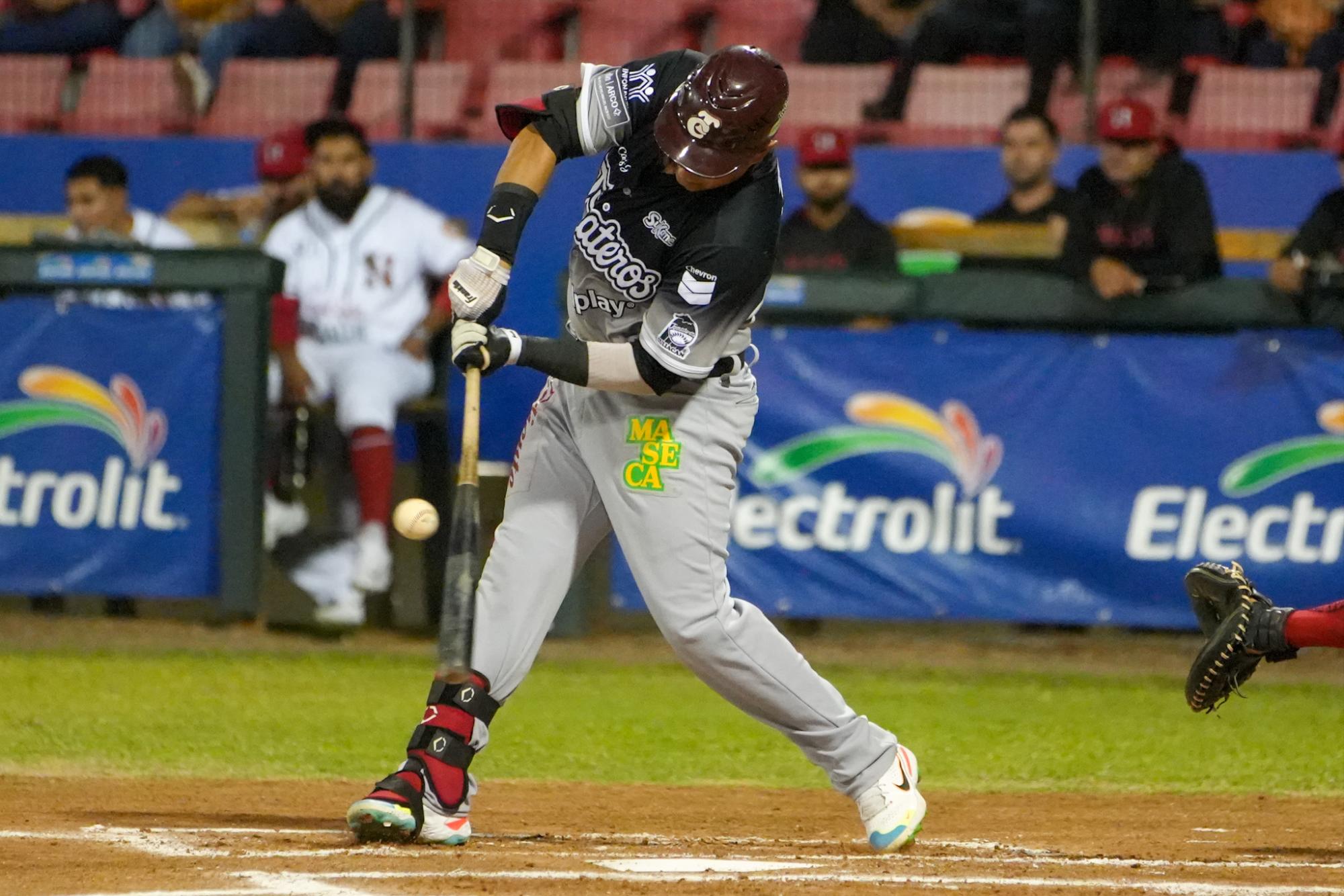 $!Tomateros de Culiacán cae en dramático duelo ante Mayos en Navojoa