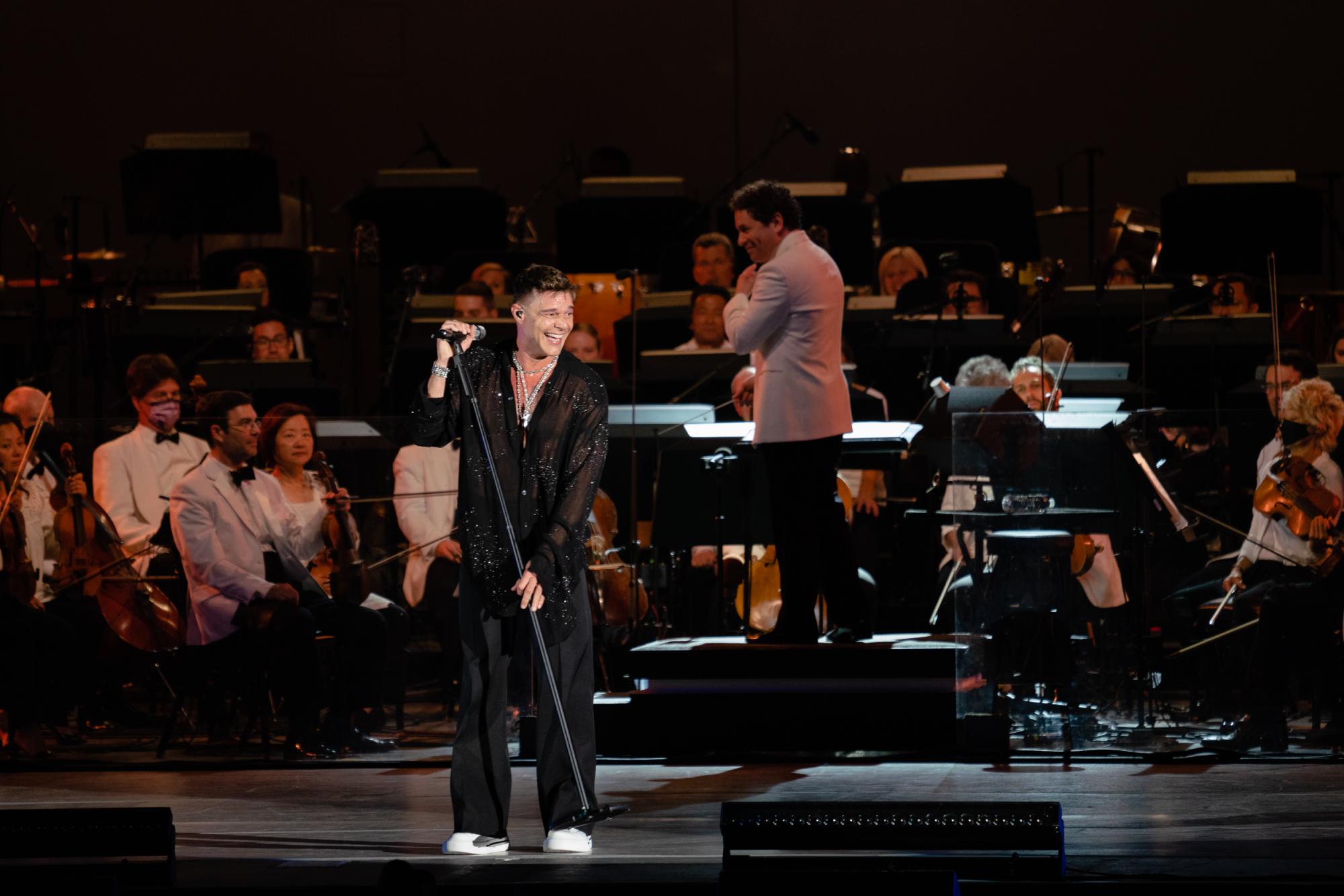 $!Reciben con ovación a Ricky Martin en conciertos junto a la Orquesta Filarmónica de Los Ángeles