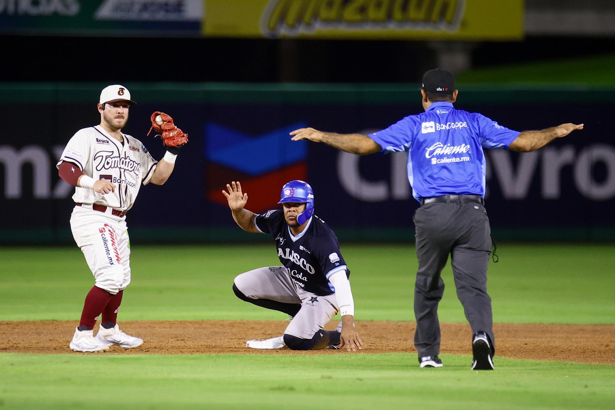 $!Grand slam de Joey Meneses mantiene a Tomateros en la cima de la LMP