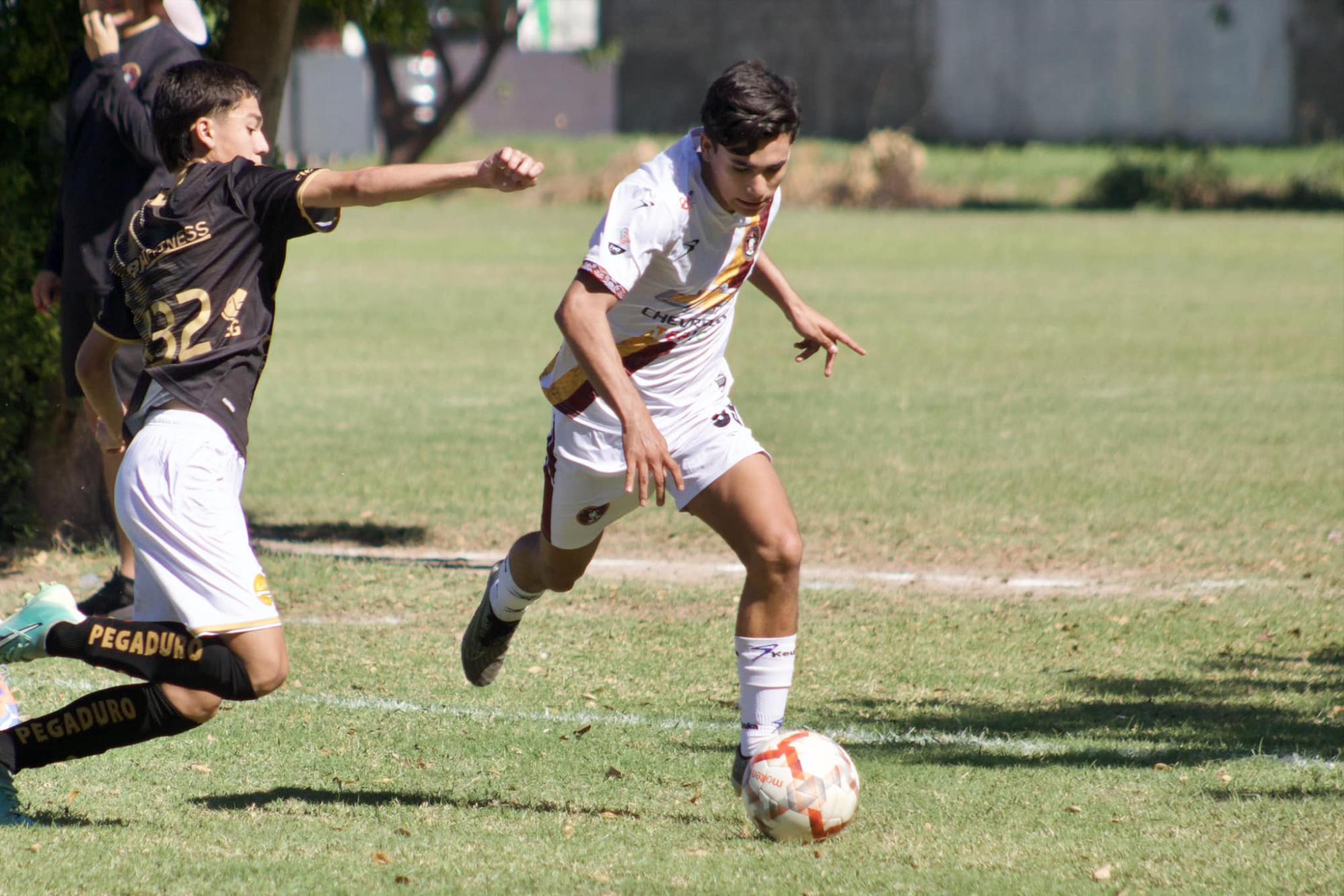 $!Diego ‘El Pintor’ Rivera marca hat-trick en goleada de Dorados en la TDP