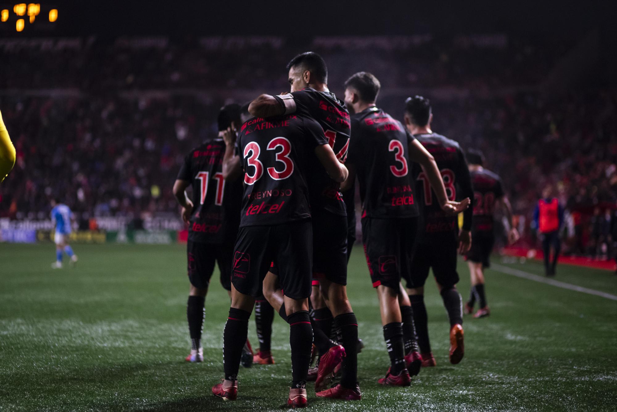 $!Xolos golea a Cruz Azul que se queda con uno menos