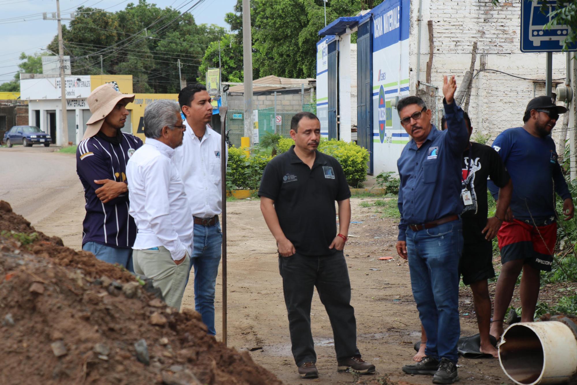 $!Reparan tubería dañada y reinician suministro de agua en El Conchi y ocho colonias