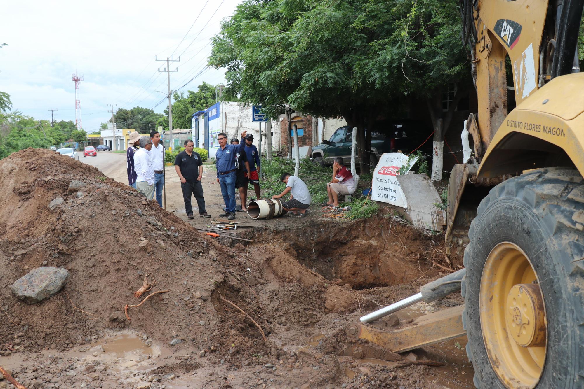 $!Reparan tubería dañada y reinician suministro de agua en El Conchi y ocho colonias