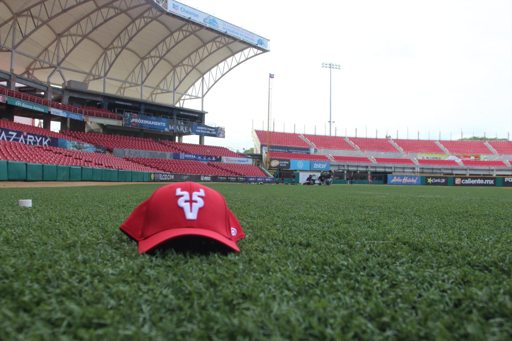 $!Héctor Páez y los receptores de Venados se preparan con la mira en volver a la final