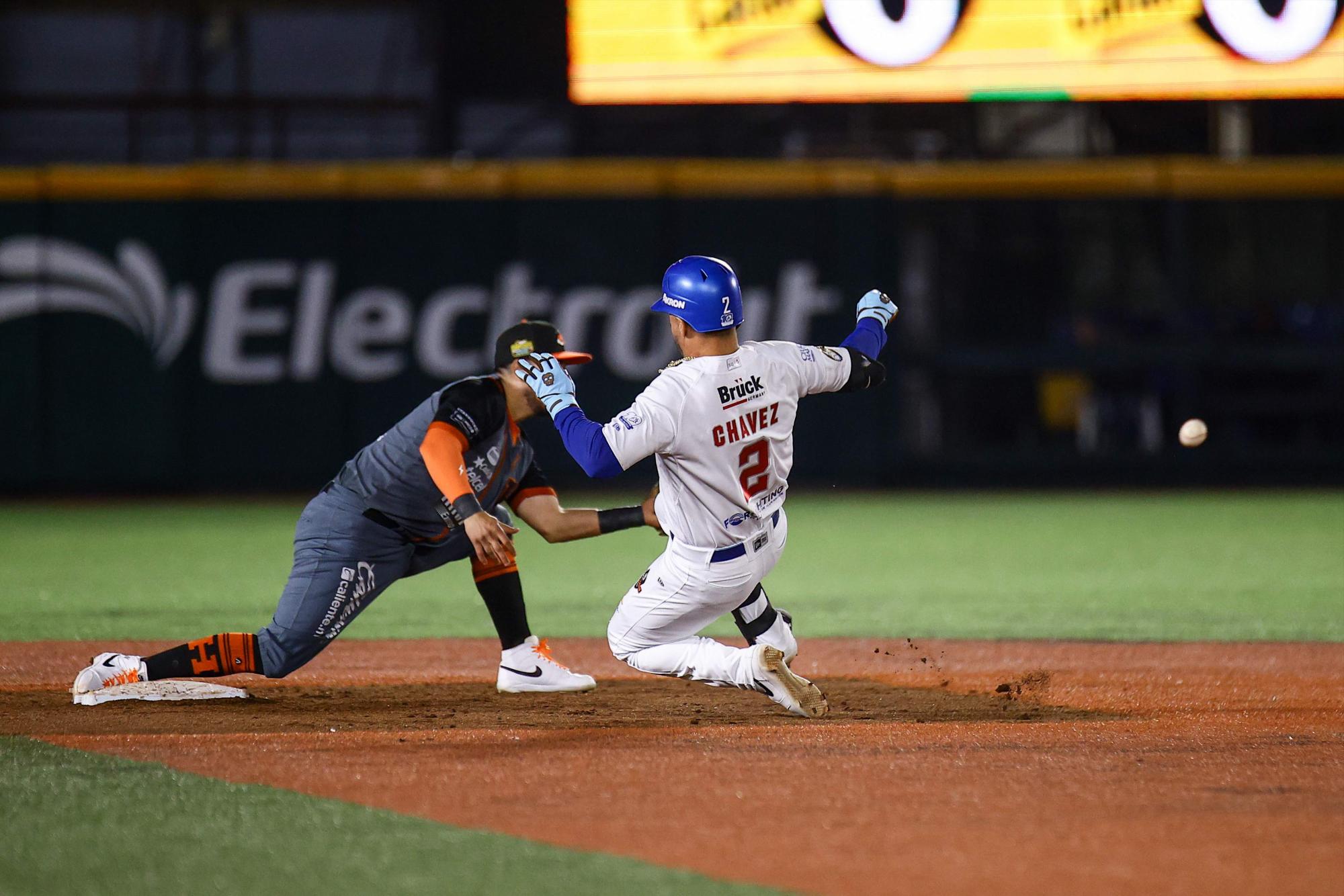 $!Explota Charros y vapulea a Naranjeros para igualar la serie