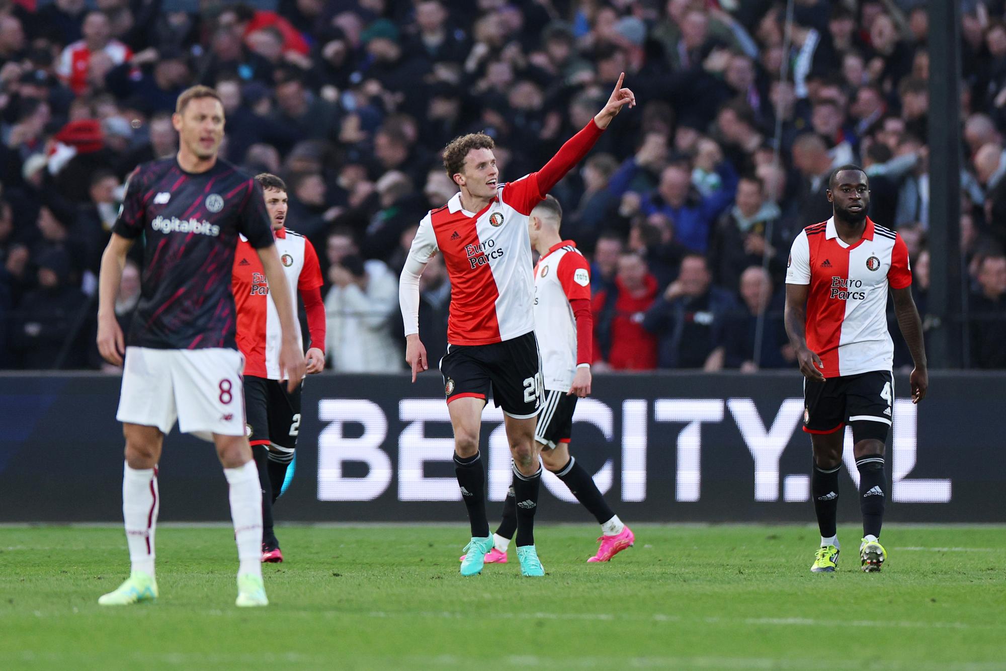 $!Santi Giménez y Feyenoord sacan ventaja mínima ante la Roma