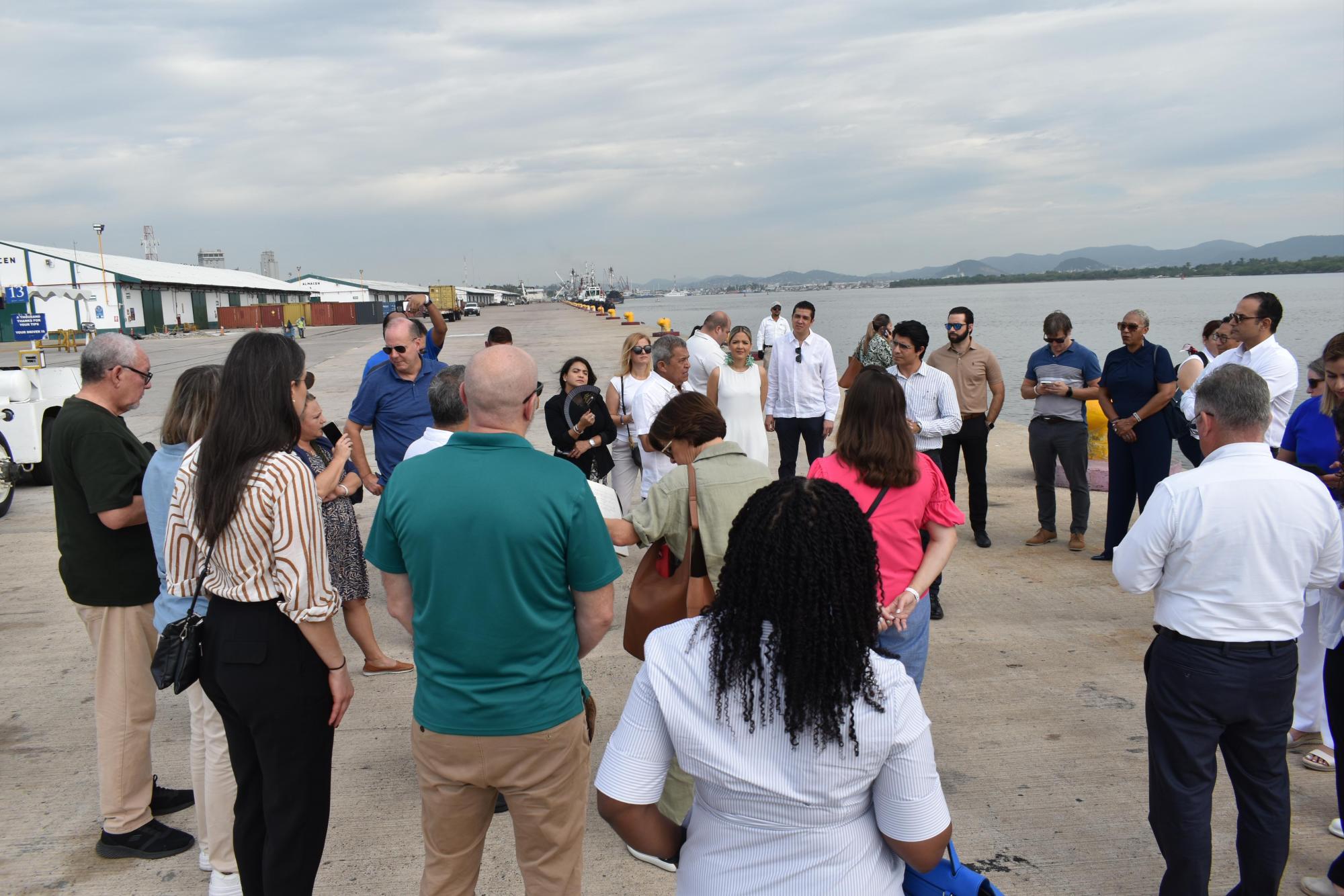 $!Muestran a directivos y ejecutivos navieros la terminal de cruceros turísticos de Mazatlán