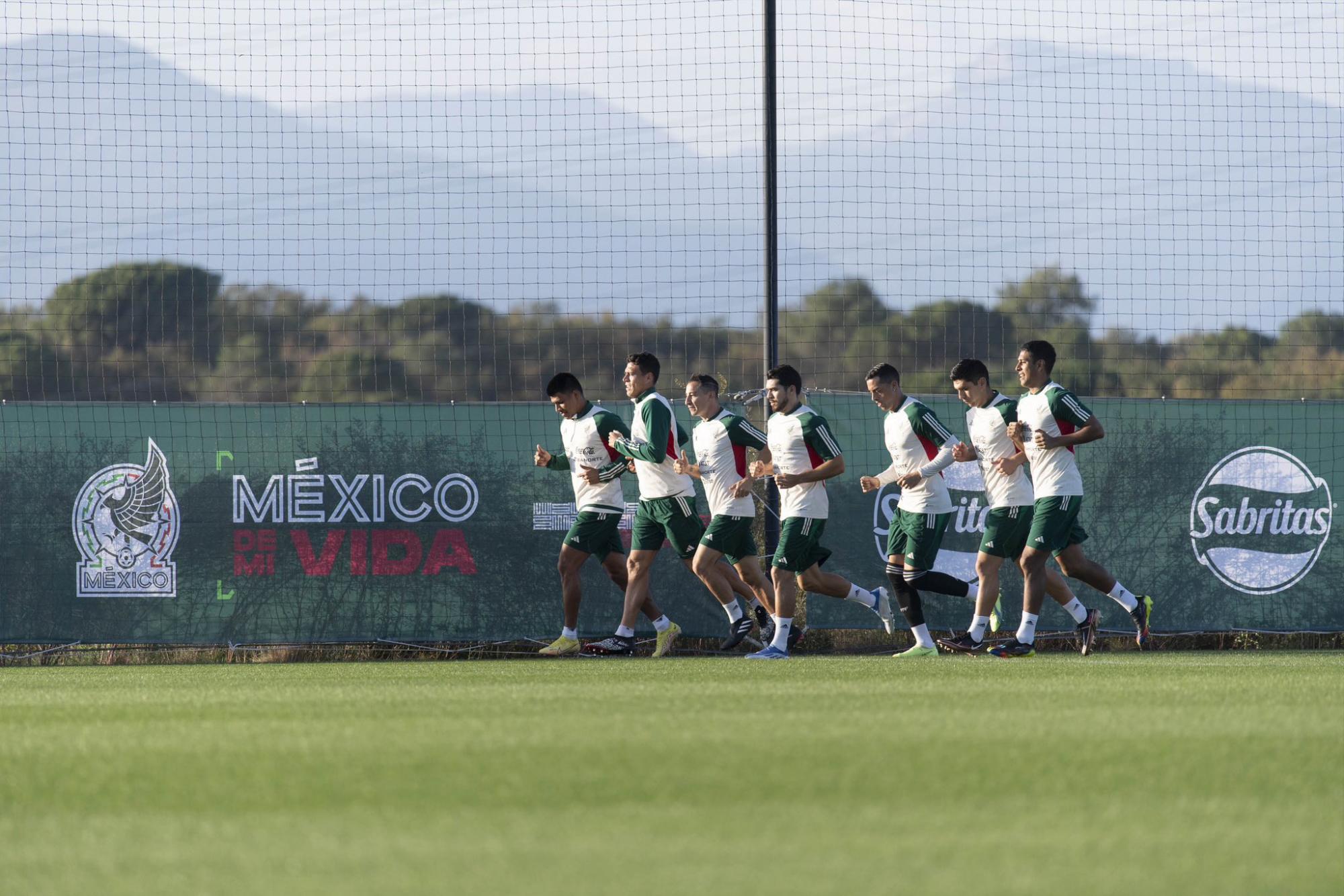 $!Raúl Jiménez deja la concentración de la Selección Mexicana