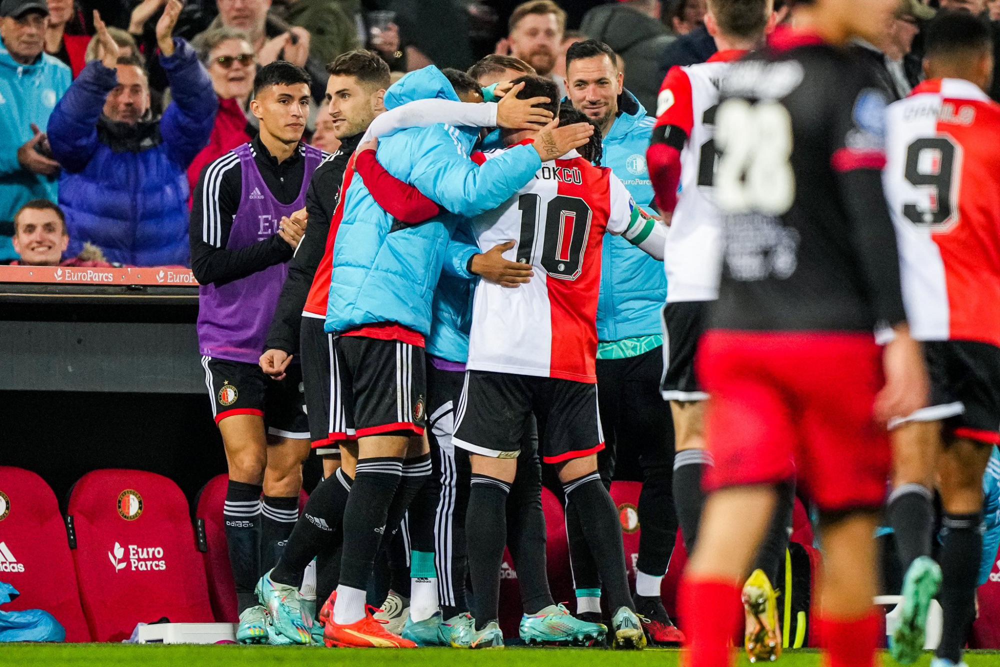 $!Santiago Giménez, titular en la goleada del Feyenoord