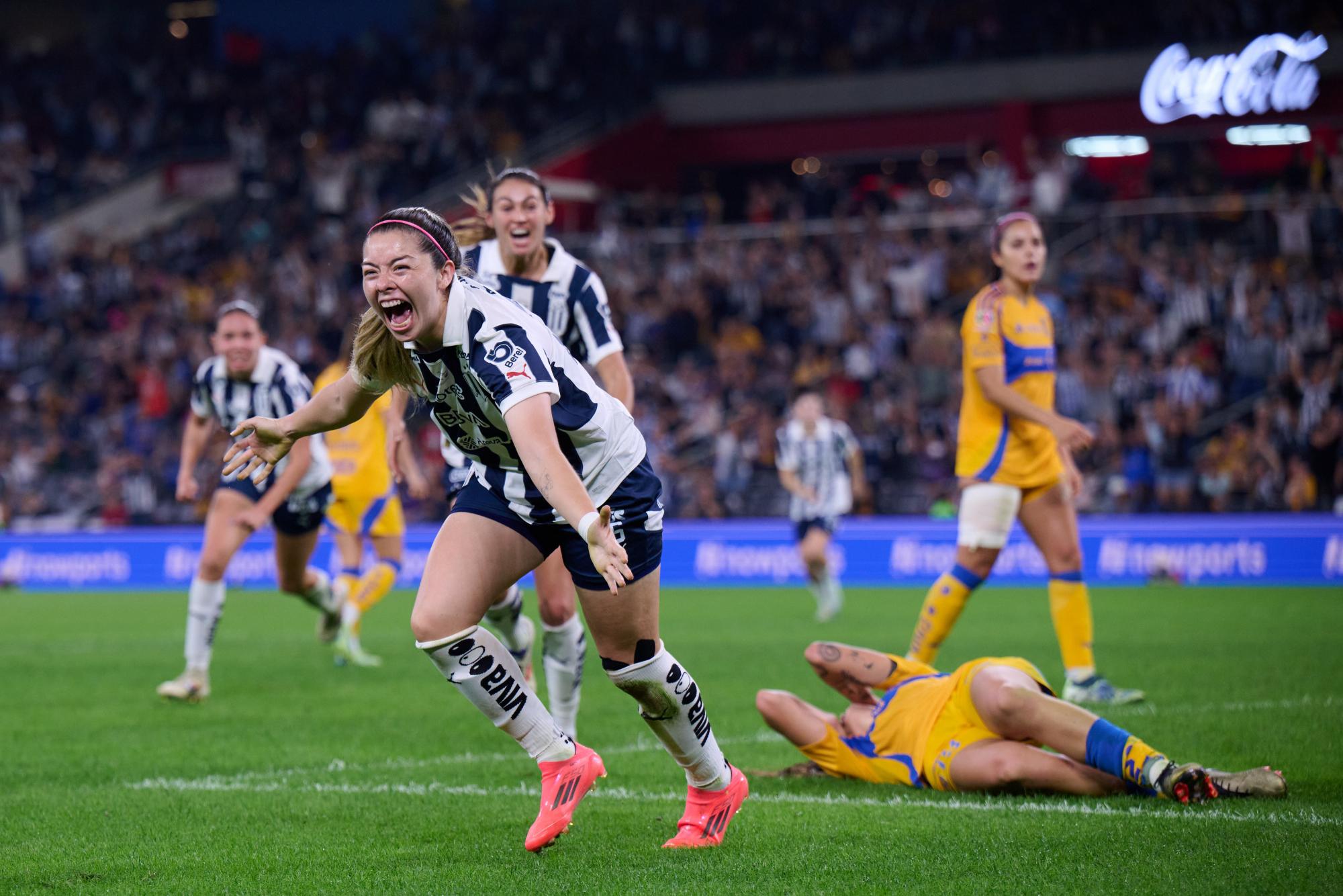 $!¡Rayadas da voltereta a Tigres y es bicampeón de Liga MX Femenil!